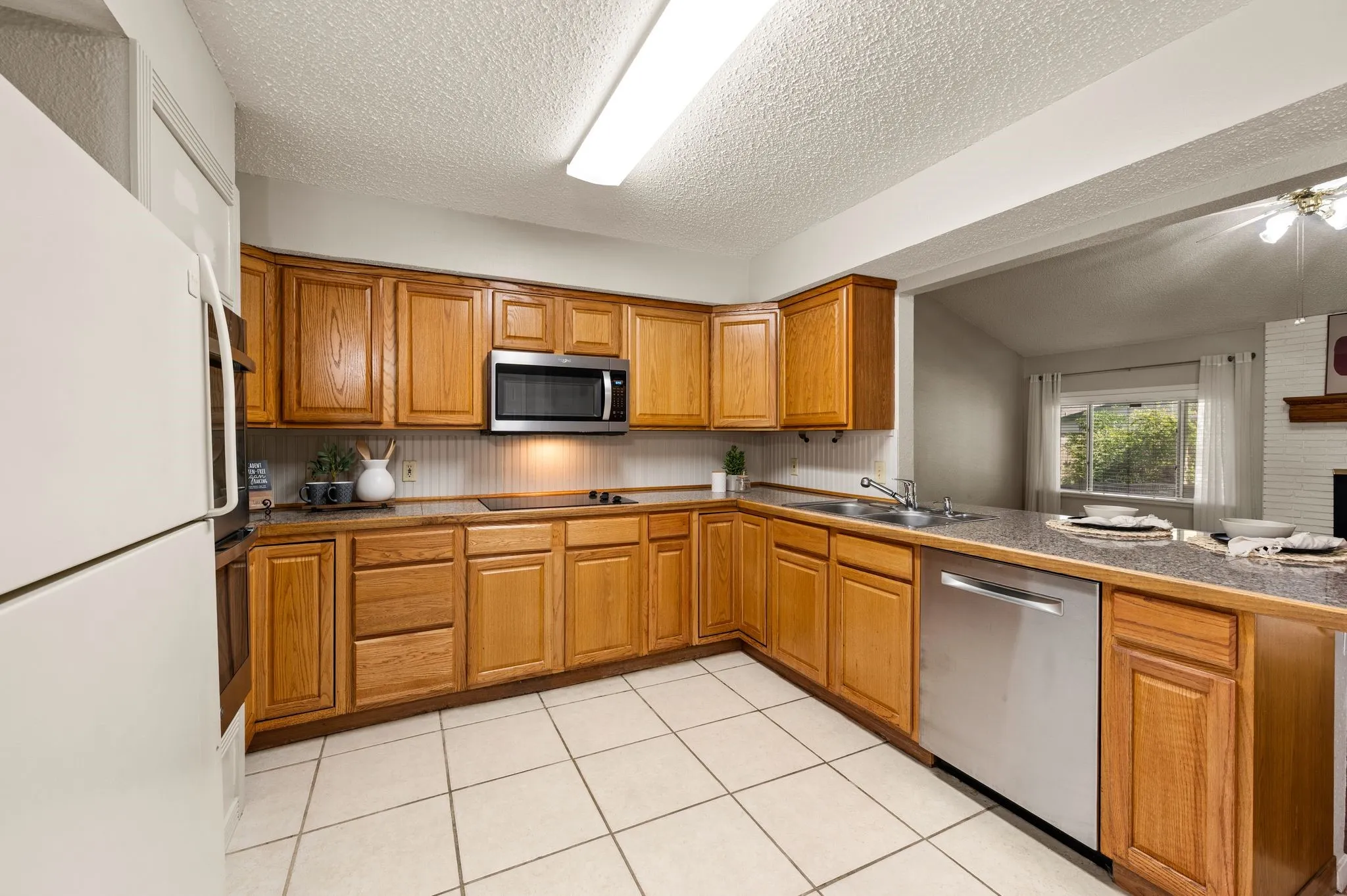 Single Family Residence For Sale in Tarrant County , 1002 Shady Brook Drive, Grapevine, Texas 76051, 3 Bedroom, 2 Bathroom, 2 Garage spaces, 1,653 Sqft, built in 1973, mls#21339651, Real Estate Agent in Grapevine, Homes For Sale in Tarrant county, Homes For Sale in Grapevine, Realtor in Grapevine Texas, Real Estate Brokerage Independent Realty Texas, Luminita Cordes Realtor