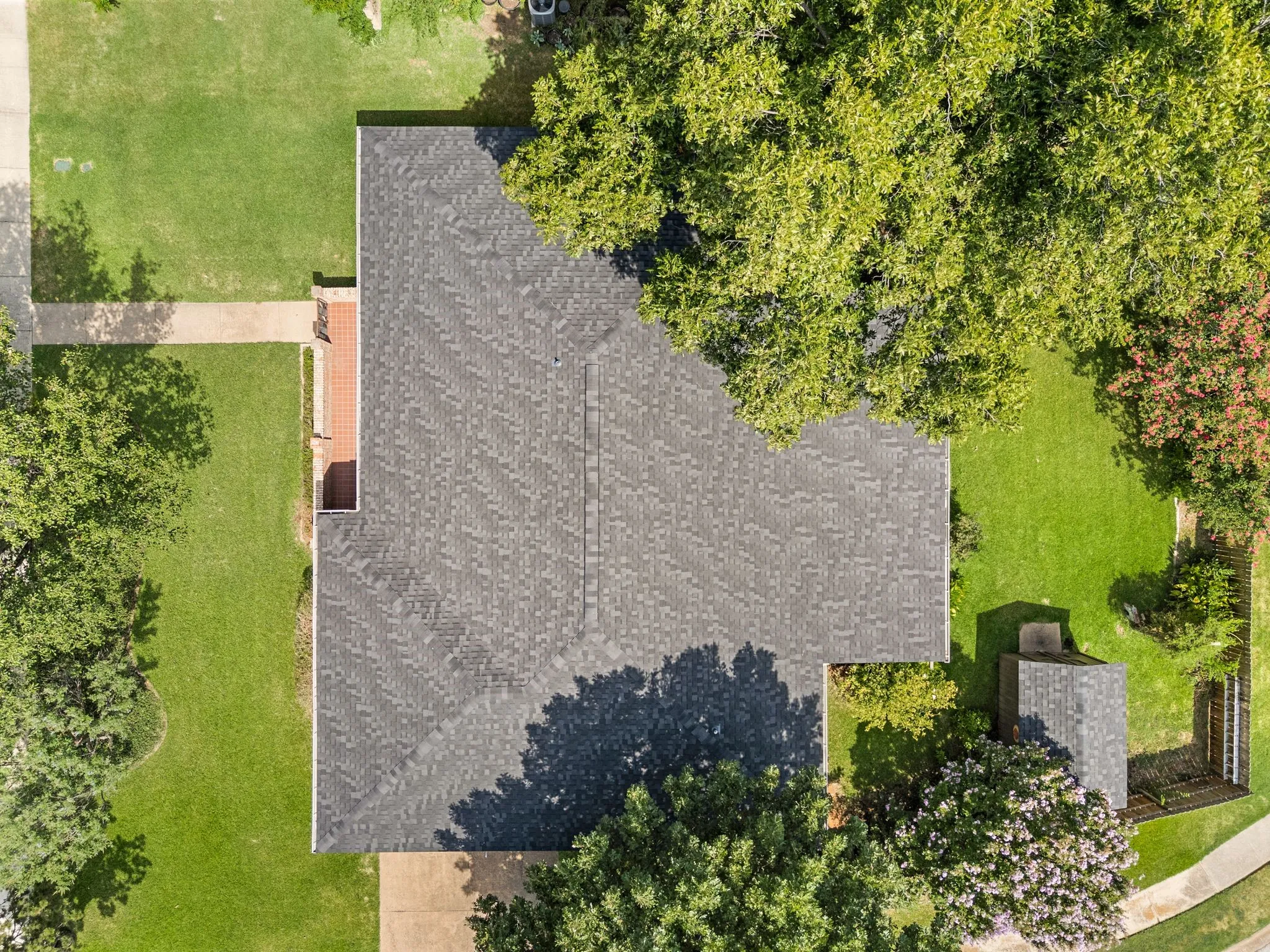 Single Family Residence For Sale in Tarrant County , 1002 Shady Brook Drive, Grapevine, Texas 76051, 3 Bedroom, 2 Bathroom, 2 Garage spaces, 1,653 Sqft, built in 1973, mls#21339651, Real Estate Agent in Grapevine, Homes For Sale in Tarrant county, Homes For Sale in Grapevine, Realtor in Grapevine Texas, Real Estate Brokerage Independent Realty Texas, Luminita Cordes Realtor
