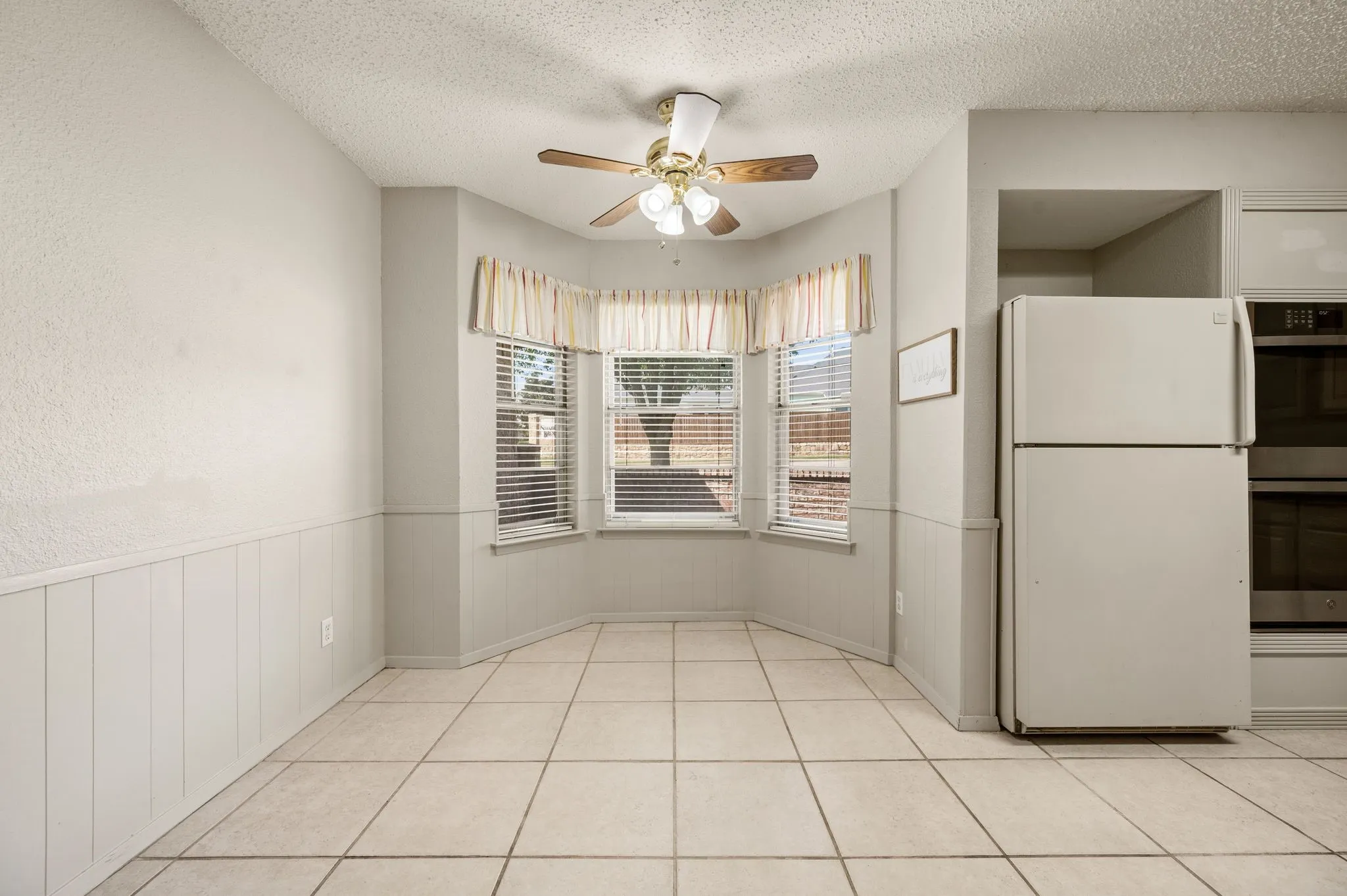 Single Family Residence For Sale in Tarrant County , 1002 Shady Brook Drive, Grapevine, Texas 76051, 3 Bedroom, 2 Bathroom, 2 Garage spaces, 1,653 Sqft, built in 1973, mls#21339651, Real Estate Agent in Grapevine, Homes For Sale in Tarrant county, Homes For Sale in Grapevine, Realtor in Grapevine Texas, Real Estate Brokerage Independent Realty Texas, Luminita Cordes Realtor