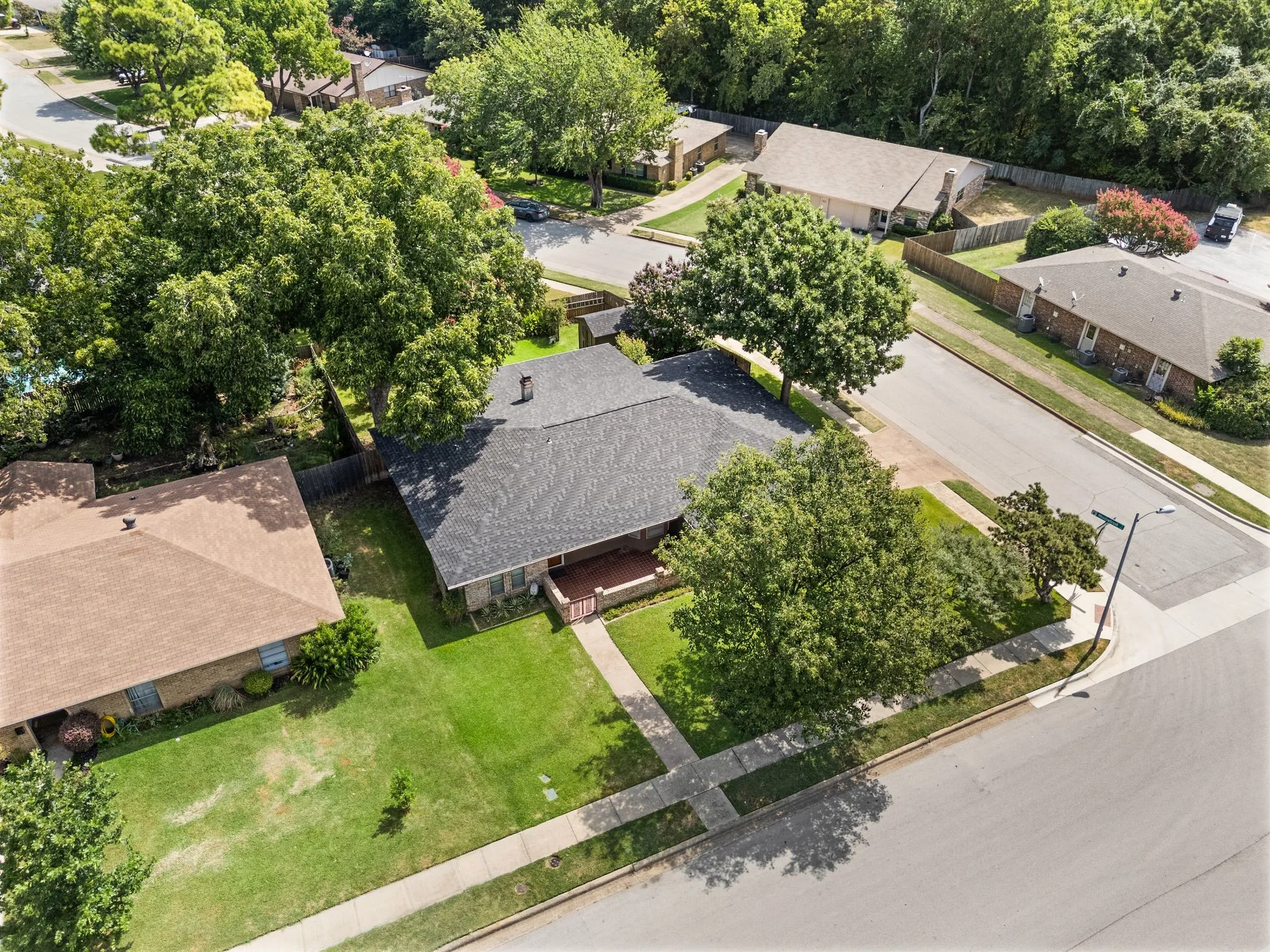 Single Family Residence For Sale in Tarrant County , 1002 Shady Brook Drive, Grapevine, Texas 76051, 3 Bedroom, 2 Bathroom, 2 Garage spaces, 1,653 Sqft, built in 1973, mls#21339651, Real Estate Agent in Grapevine, Homes For Sale in Tarrant county, Homes For Sale in Grapevine, Realtor in Grapevine Texas, Real Estate Brokerage Independent Realty Texas, Luminita Cordes Realtor