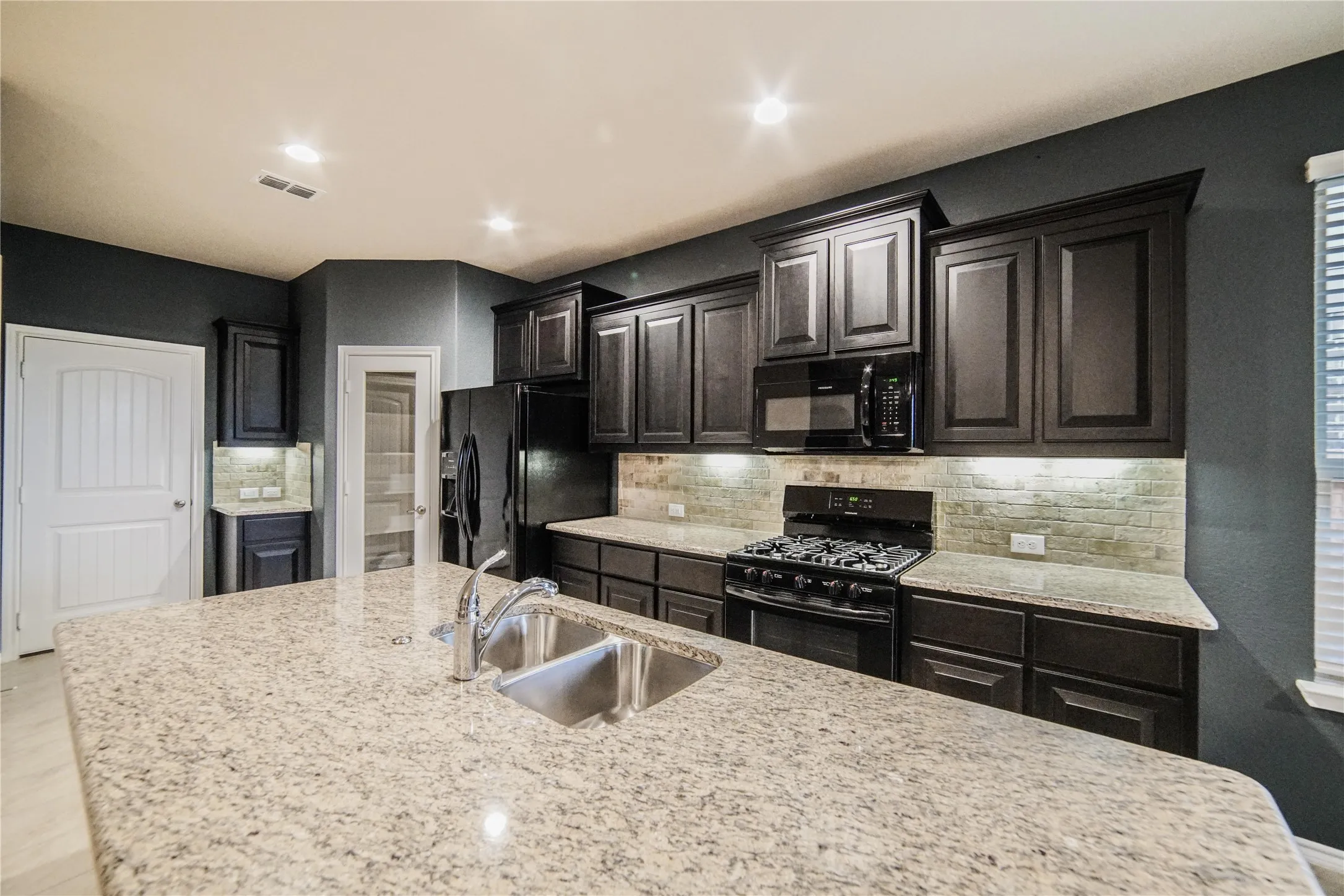 Single Family Residence For Rent in Denton County , 4004 Stone Trail Drive, Denton, Texas 76210, 4 Bedroom, 2 Bathroom, 2 Garage spaces, 1,820 Sqft, built in 2017, mls#21351465, Real Estate Agent in Denton, Homes For Rent in Denton county, Homes For Rent in Denton, Realtor in Denton Texas, Real Estate Brokerage Independent Realty Texas, Luminita Cordes Realtor