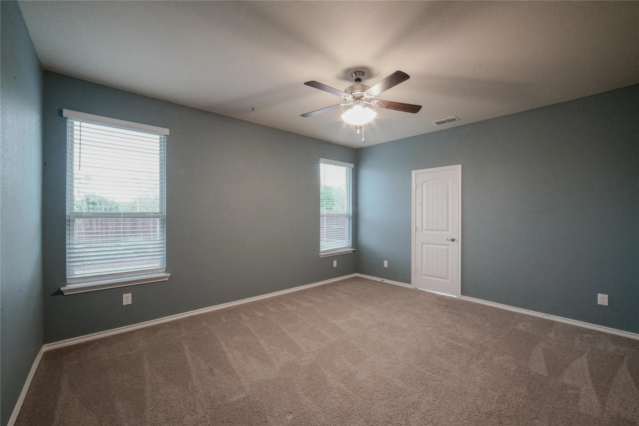 Single Family Residence For Rent in Denton County , 4004 Stone Trail Drive, Denton, Texas 76210, 4 Bedroom, 2 Bathroom, 2 Garage spaces, 1,820 Sqft, built in 2017, mls#21351465, Real Estate Agent in Denton, Homes For Rent in Denton county, Homes For Rent in Denton, Realtor in Denton Texas, Real Estate Brokerage Independent Realty Texas, Luminita Cordes Realtor