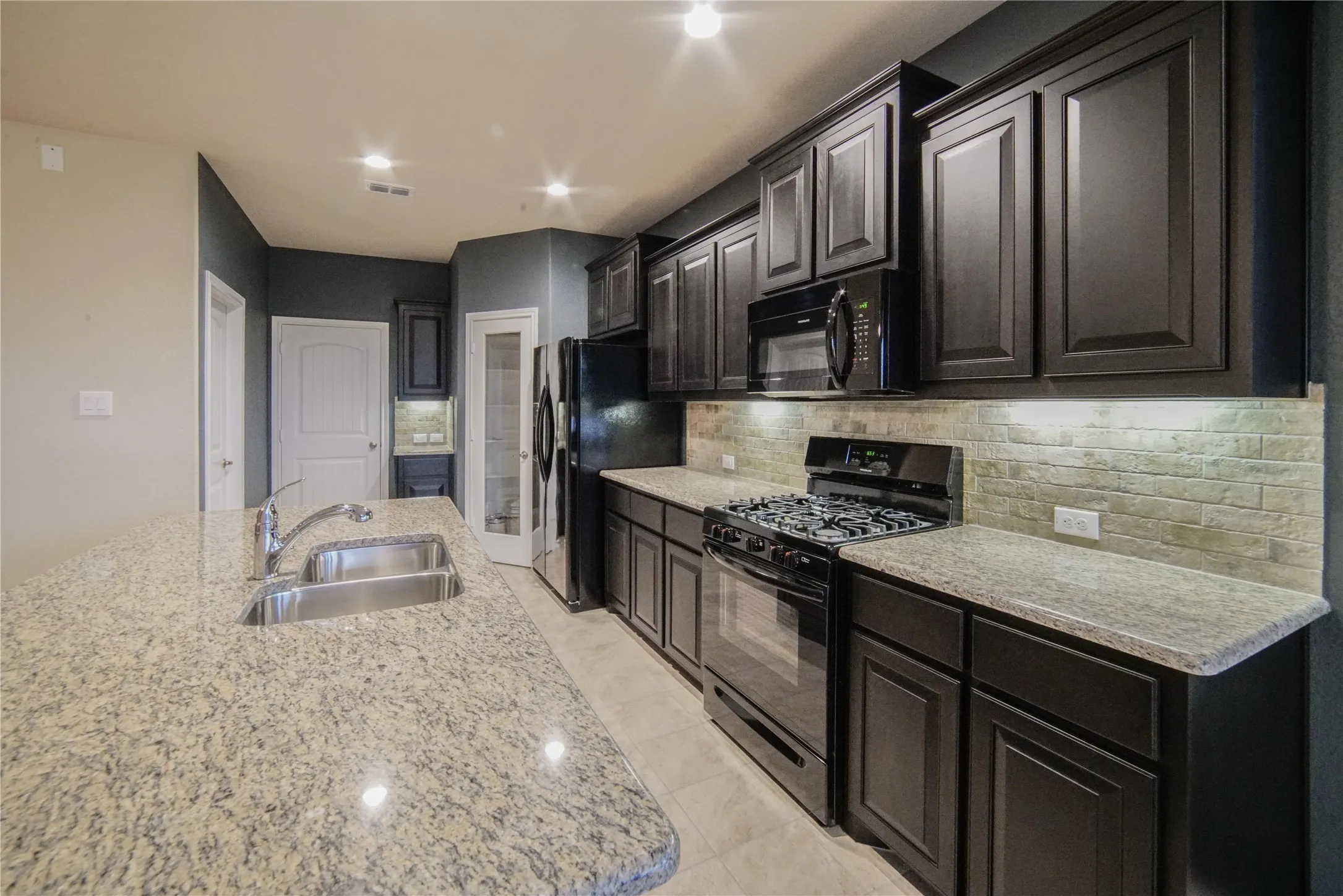 Single Family Residence For Rent in Denton County , 4004 Stone Trail Drive, Denton, Texas 76210, 4 Bedroom, 2 Bathroom, 2 Garage spaces, 1,820 Sqft, built in 2017, mls#21351465, Real Estate Agent in Denton, Homes For Rent in Denton county, Homes For Rent in Denton, Realtor in Denton Texas, Real Estate Brokerage Independent Realty Texas, Luminita Cordes Realtor