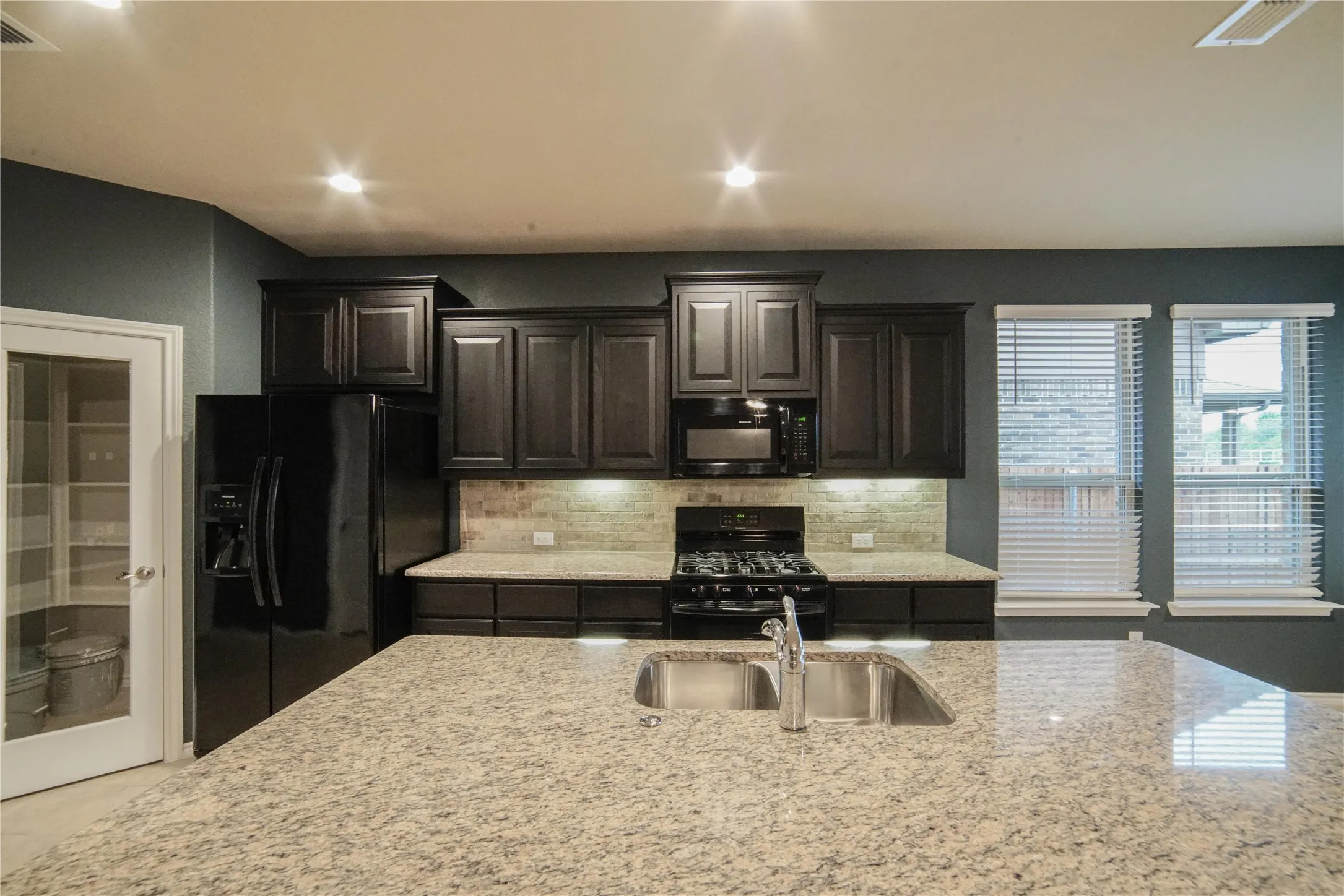 Single Family Residence For Rent in Denton County , 4004 Stone Trail Drive, Denton, Texas 76210, 4 Bedroom, 2 Bathroom, 2 Garage spaces, 1,820 Sqft, built in 2017, mls#21351465, Real Estate Agent in Denton, Homes For Rent in Denton county, Homes For Rent in Denton, Realtor in Denton Texas, Real Estate Brokerage Independent Realty Texas, Luminita Cordes Realtor