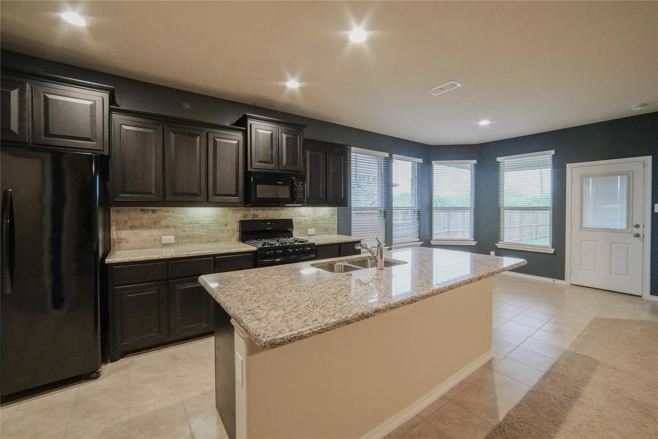 Single Family Residence For Rent in Denton County , 4004 Stone Trail Drive, Denton, Texas 76210, 4 Bedroom, 2 Bathroom, 2 Garage spaces, 1,820 Sqft, built in 2017, mls#21351465, Real Estate Agent in Denton, Homes For Rent in Denton county, Homes For Rent in Denton, Realtor in Denton Texas, Real Estate Brokerage Independent Realty Texas, Luminita Cordes Realtor