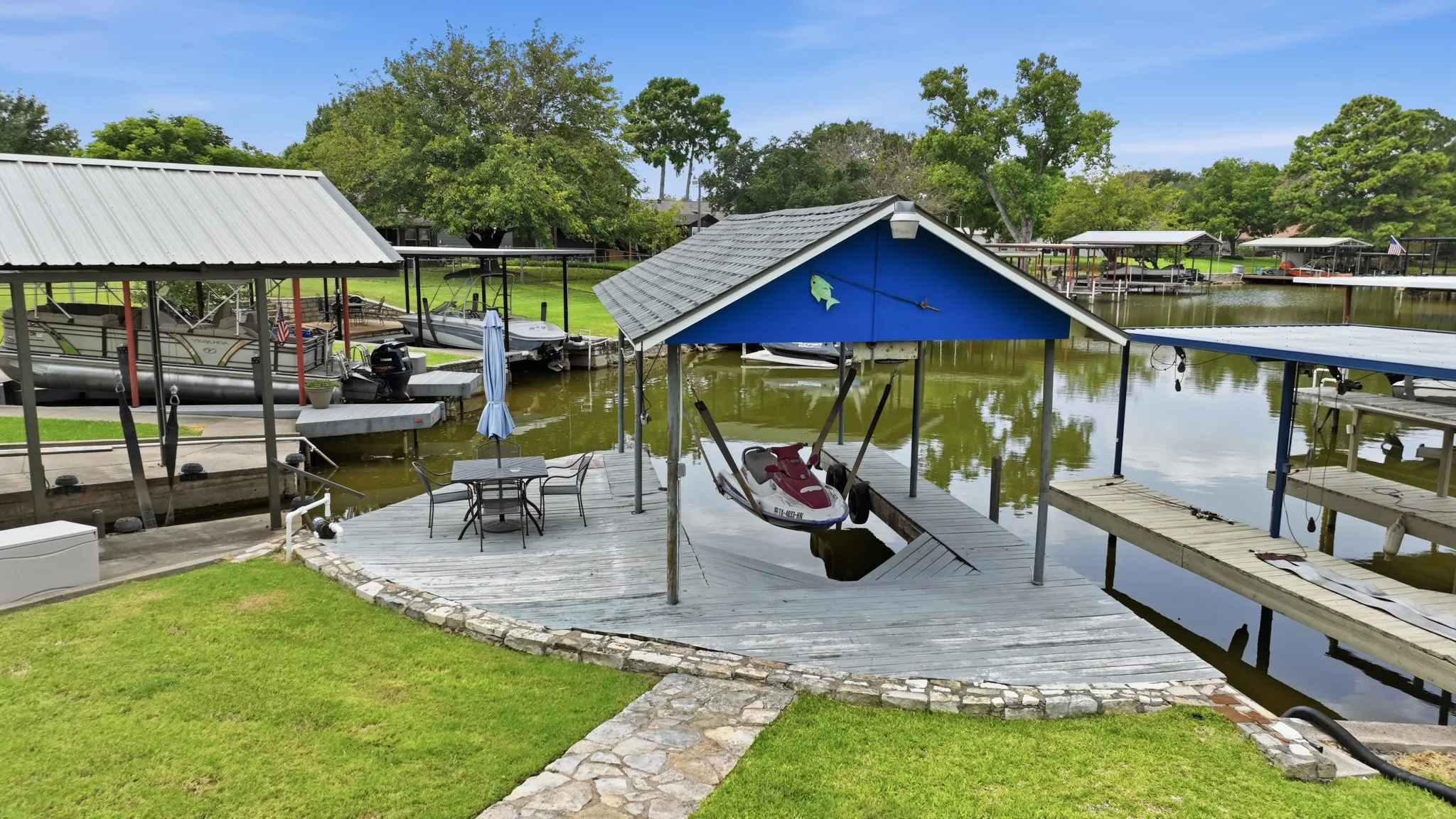 Owner says dock will hold a 22' pontoon boat.