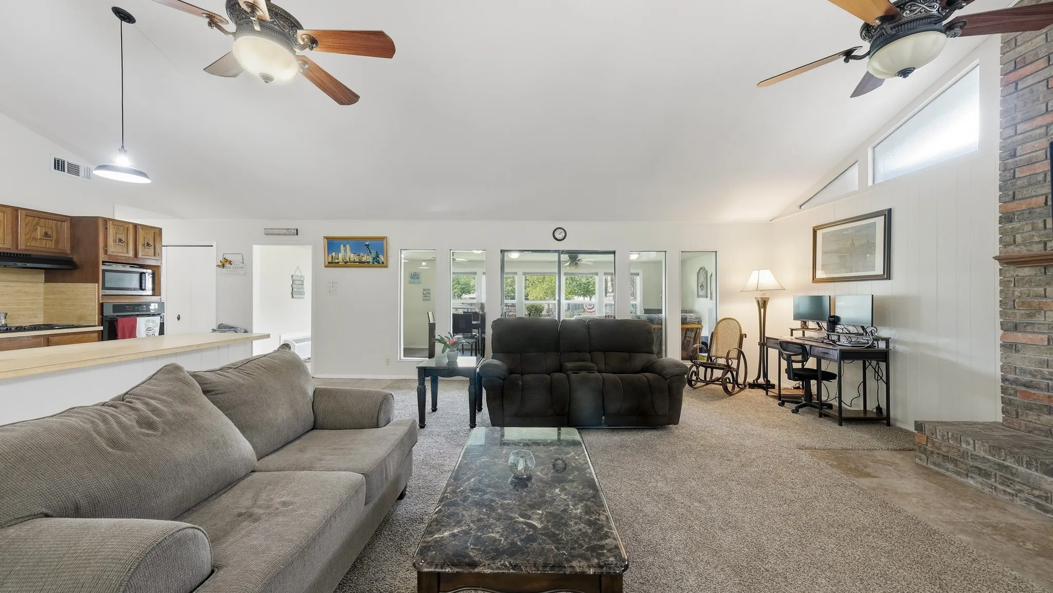 Single Family Residence For Sale in Hood County , 3904 Winding Way, Granbury, Texas 76049, 2 Bedroom, 2 Bathroom, 1 Garage spaces, 1,662 Sqft, built in 1978, mls#21351940, Real Estate Agent in Granbury, Homes For Sale in Hood county, Homes For Sale in Granbury, Realtor in Granbury Texas, Real Estate Brokerage Independent Realty Texas, Luminita Cordes Realtor