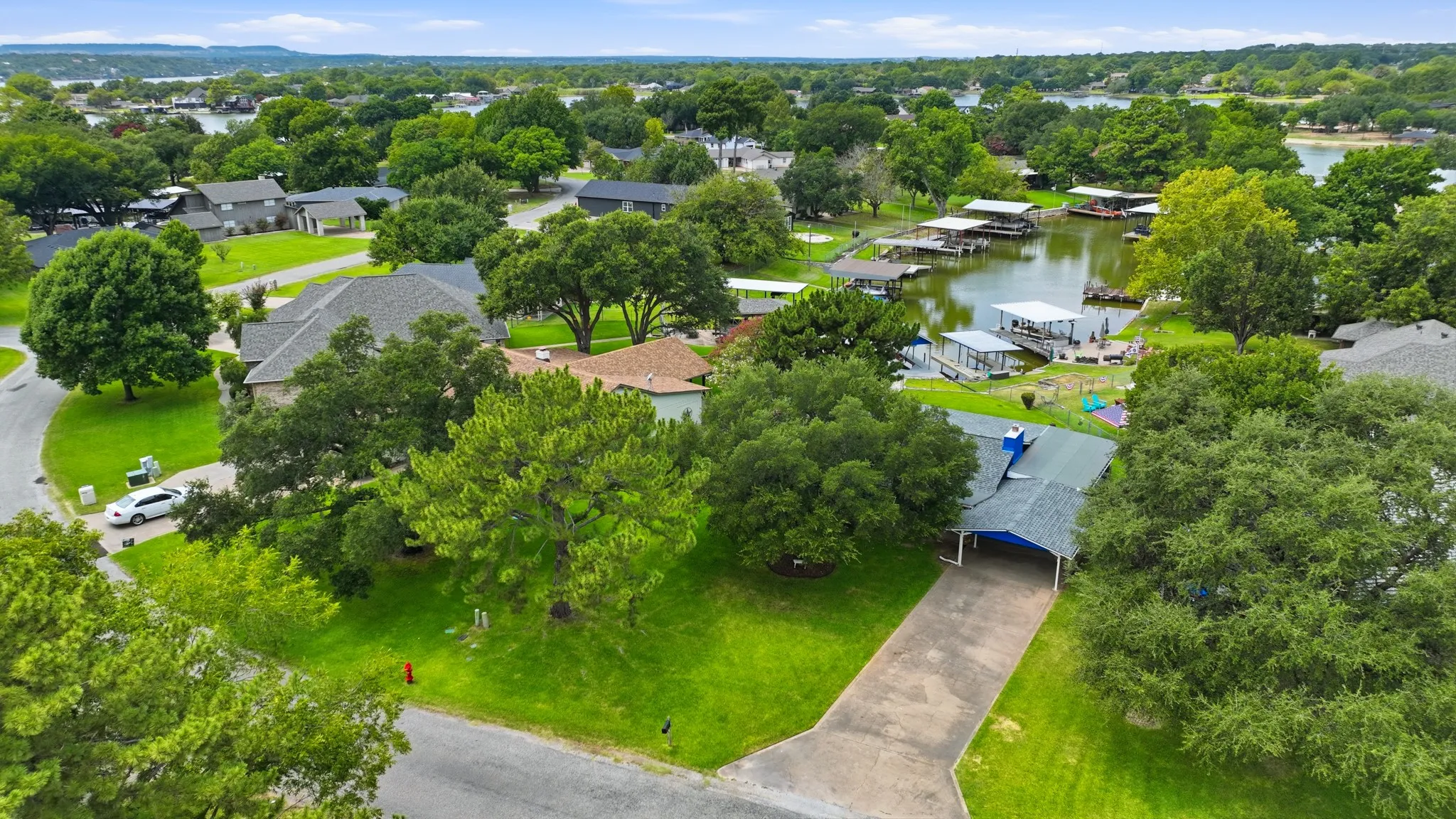 Single Family Residence For Sale in Hood County , 3904 Winding Way, Granbury, Texas 76049, 2 Bedroom, 2 Bathroom, 1 Garage spaces, 1,662 Sqft, built in 1978, mls#21351940, Real Estate Agent in Granbury, Homes For Sale in Hood county, Homes For Sale in Granbury, Realtor in Granbury Texas, Real Estate Brokerage Independent Realty Texas, Luminita Cordes Realtor