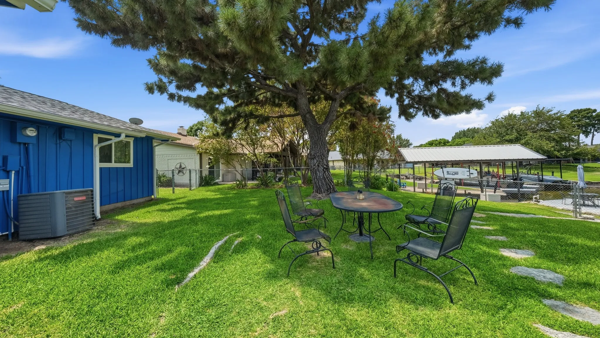 Single Family Residence For Sale in Hood County , 3904 Winding Way, Granbury, Texas 76049, 2 Bedroom, 2 Bathroom, 1 Garage spaces, 1,662 Sqft, built in 1978, mls#21351940, Real Estate Agent in Granbury, Homes For Sale in Hood county, Homes For Sale in Granbury, Realtor in Granbury Texas, Real Estate Brokerage Independent Realty Texas, Luminita Cordes Realtor