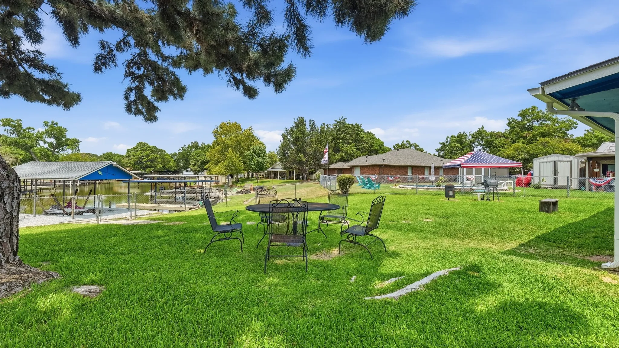 Single Family Residence For Sale in Hood County , 3904 Winding Way, Granbury, Texas 76049, 2 Bedroom, 2 Bathroom, 1 Garage spaces, 1,662 Sqft, built in 1978, mls#21351940, Real Estate Agent in Granbury, Homes For Sale in Hood county, Homes For Sale in Granbury, Realtor in Granbury Texas, Real Estate Brokerage Independent Realty Texas, Luminita Cordes Realtor