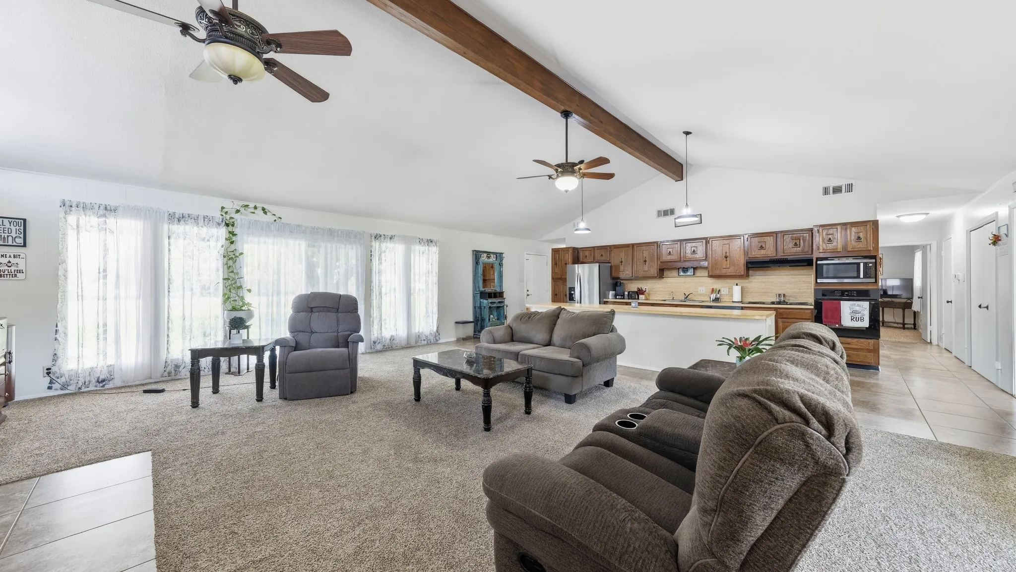 Single Family Residence For Sale in Hood County , 3904 Winding Way, Granbury, Texas 76049, 2 Bedroom, 2 Bathroom, 1 Garage spaces, 1,662 Sqft, built in 1978, mls#21351940, Real Estate Agent in Granbury, Homes For Sale in Hood county, Homes For Sale in Granbury, Realtor in Granbury Texas, Real Estate Brokerage Independent Realty Texas, Luminita Cordes Realtor