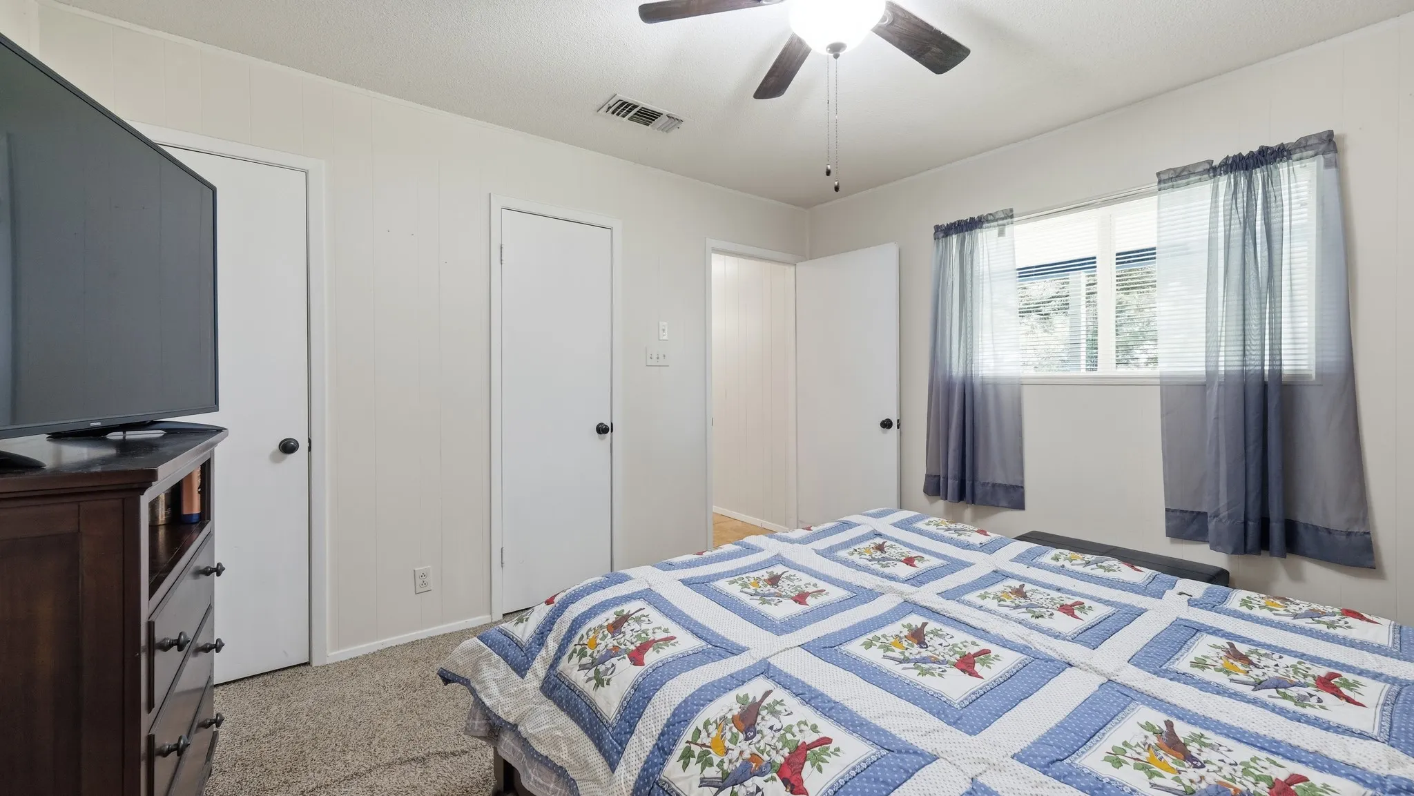 Single Family Residence For Sale in Hood County , 3904 Winding Way, Granbury, Texas 76049, 2 Bedroom, 2 Bathroom, 1 Garage spaces, 1,662 Sqft, built in 1978, mls#21351940, Real Estate Agent in Granbury, Homes For Sale in Hood county, Homes For Sale in Granbury, Realtor in Granbury Texas, Real Estate Brokerage Independent Realty Texas, Luminita Cordes Realtor