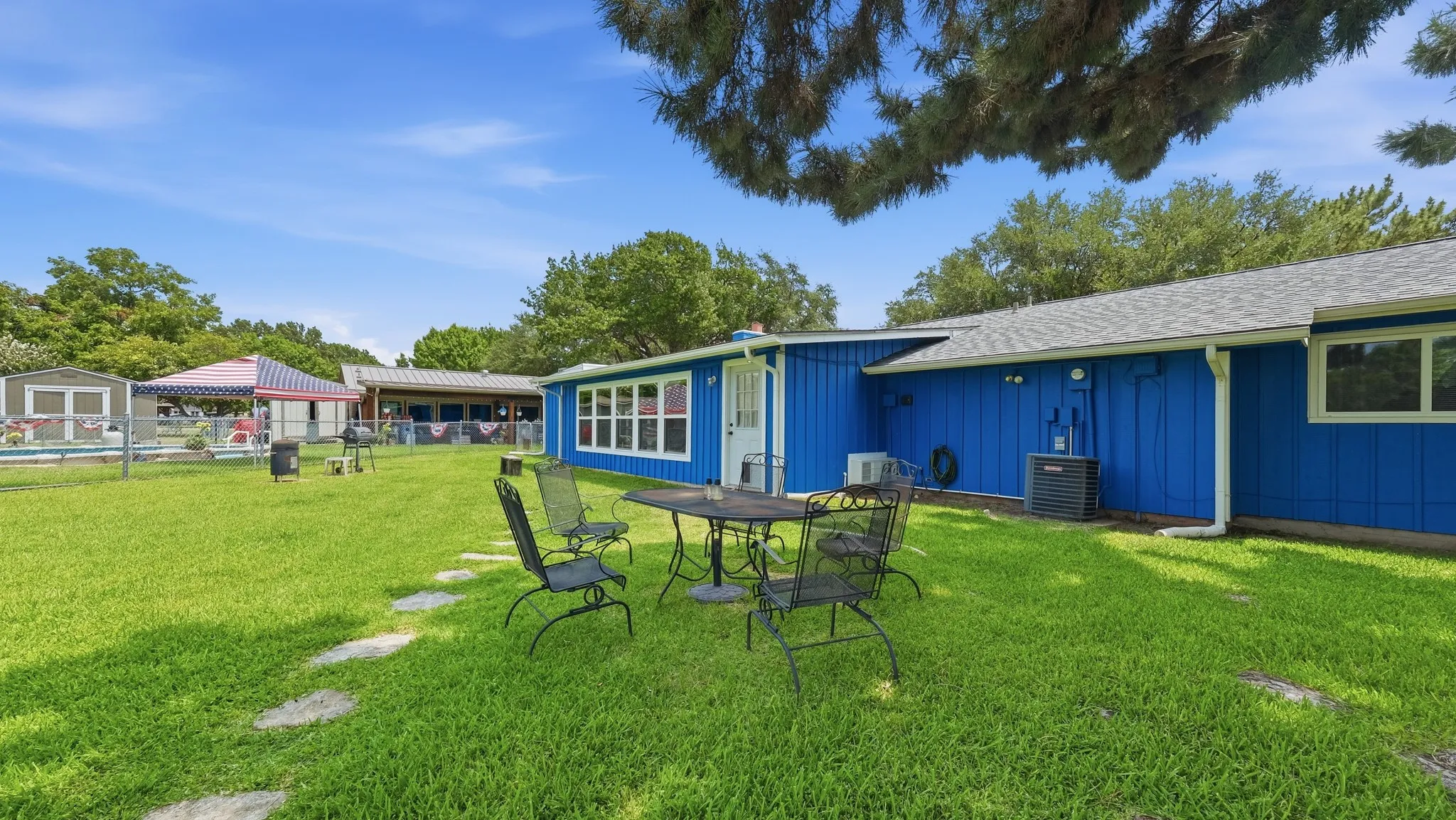Single Family Residence For Sale in Hood County , 3904 Winding Way, Granbury, Texas 76049, 2 Bedroom, 2 Bathroom, 1 Garage spaces, 1,662 Sqft, built in 1978, mls#21351940, Real Estate Agent in Granbury, Homes For Sale in Hood county, Homes For Sale in Granbury, Realtor in Granbury Texas, Real Estate Brokerage Independent Realty Texas, Luminita Cordes Realtor