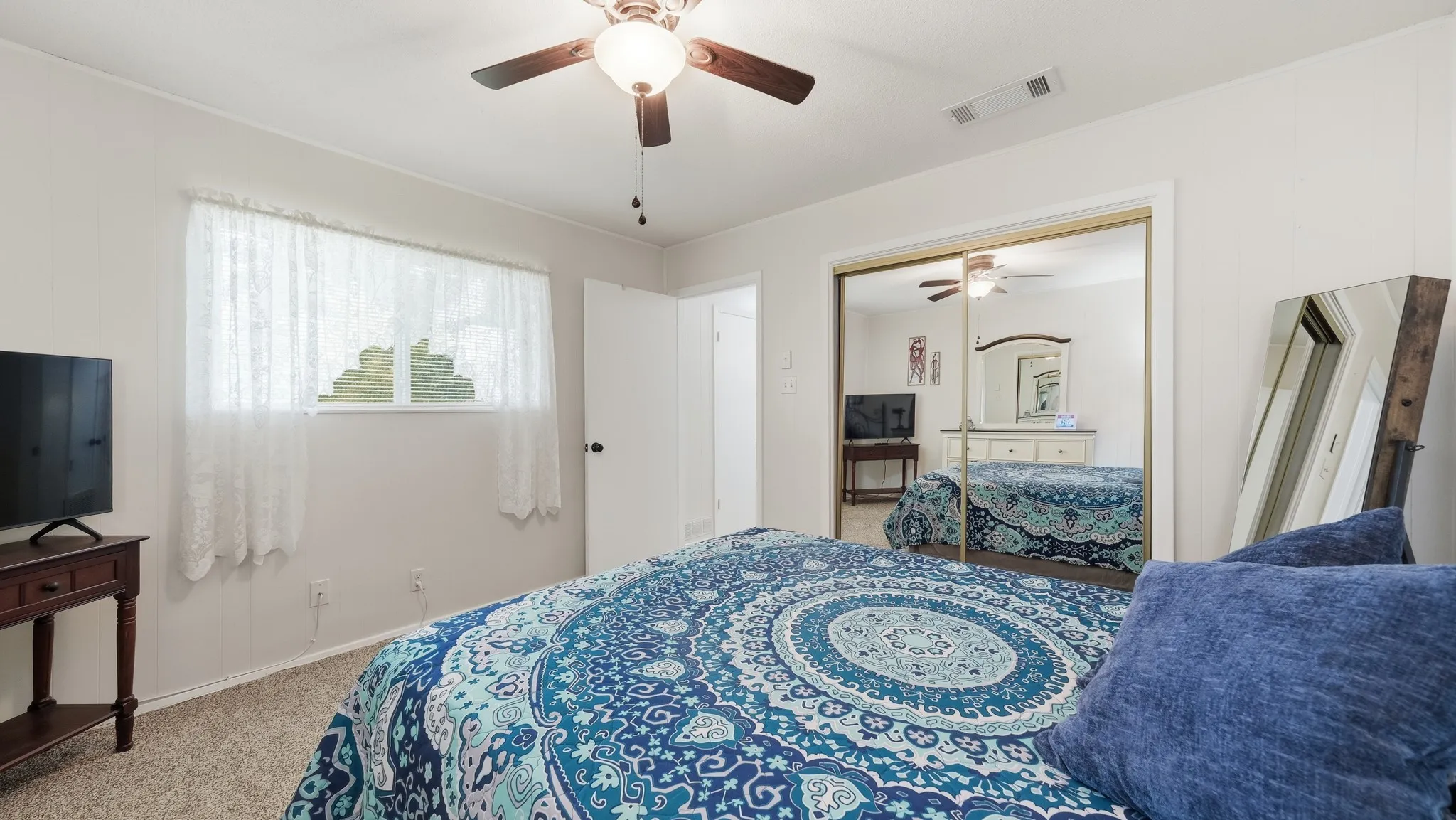 Single Family Residence For Sale in Hood County , 3904 Winding Way, Granbury, Texas 76049, 2 Bedroom, 2 Bathroom, 1 Garage spaces, 1,662 Sqft, built in 1978, mls#21351940, Real Estate Agent in Granbury, Homes For Sale in Hood county, Homes For Sale in Granbury, Realtor in Granbury Texas, Real Estate Brokerage Independent Realty Texas, Luminita Cordes Realtor