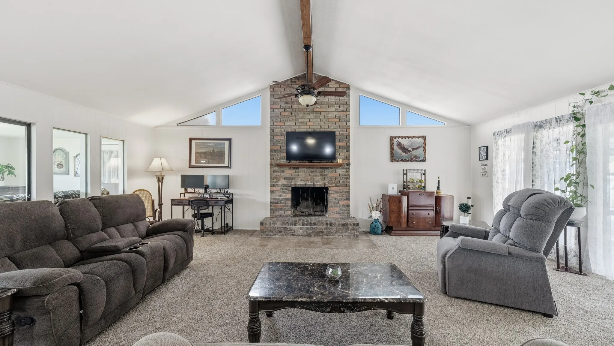 Single Family Residence For Sale in Hood County , 3904 Winding Way, Granbury, Texas 76049, 2 Bedroom, 2 Bathroom, 1 Garage spaces, 1,662 Sqft, built in 1978, mls#21351940, Real Estate Agent in Granbury, Homes For Sale in Hood county, Homes For Sale in Granbury, Realtor in Granbury Texas, Real Estate Brokerage Independent Realty Texas, Luminita Cordes Realtor