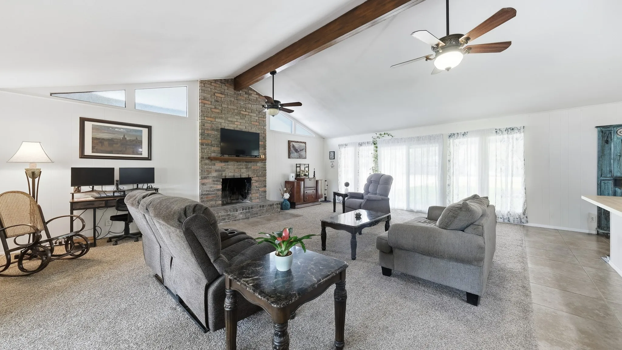 Single Family Residence For Sale in Hood County , 3904 Winding Way, Granbury, Texas 76049, 2 Bedroom, 2 Bathroom, 1 Garage spaces, 1,662 Sqft, built in 1978, mls#21351940, Real Estate Agent in Granbury, Homes For Sale in Hood county, Homes For Sale in Granbury, Realtor in Granbury Texas, Real Estate Brokerage Independent Realty Texas, Luminita Cordes Realtor
