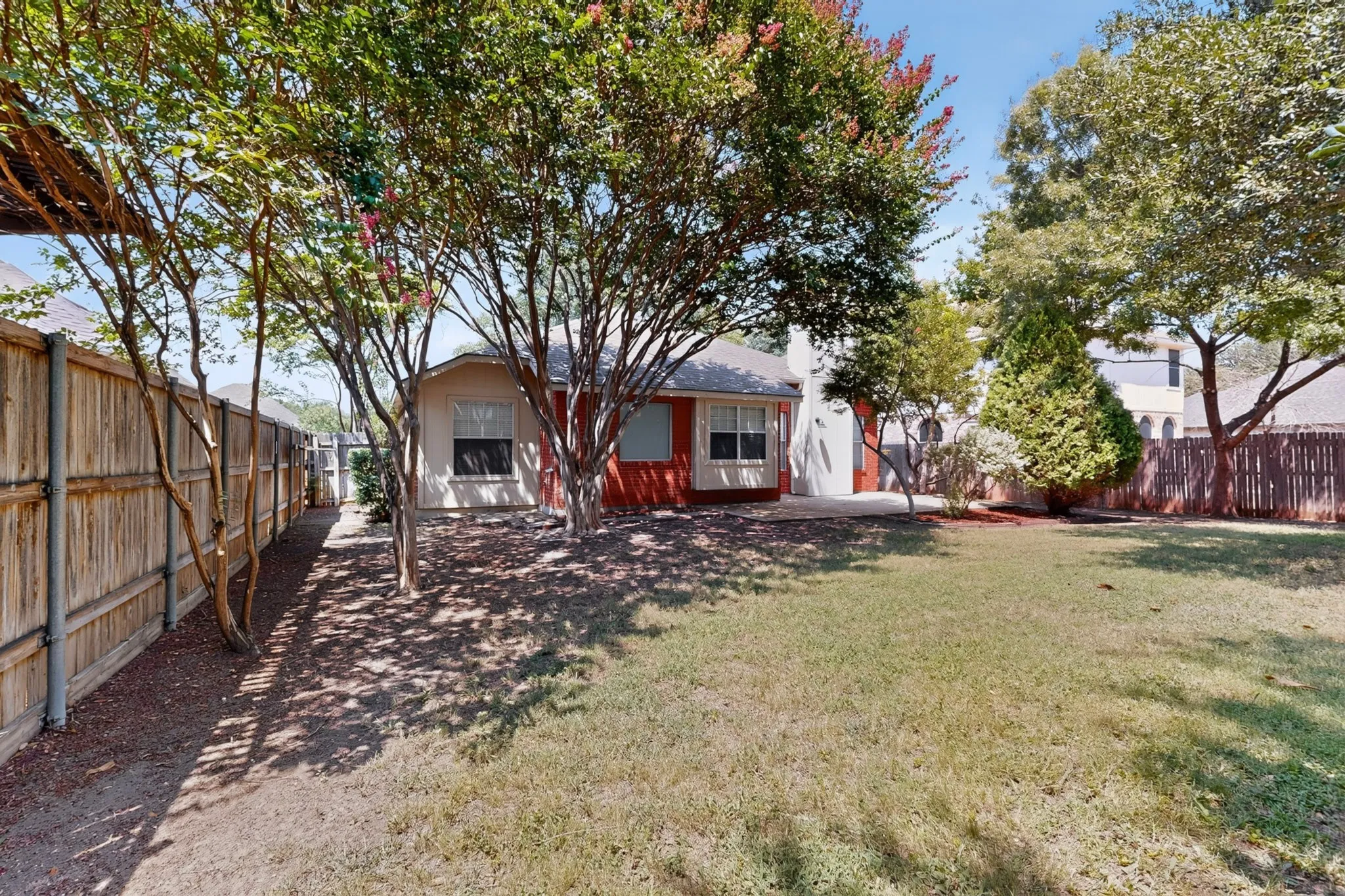 Single Family Residence For Rent in Collin County , 2312 London Drive, Plano, Texas 75025, 3 Bedroom, 2 Bathroom, 2 Garage spaces, 1,514 Sqft, built in 1994, mls#21352077, Real Estate Agent in Plano, Homes For Rent in Collin county, Homes For Rent in Plano, Realtor in Plano Texas, Real Estate Brokerage Independent Realty Texas, Luminita Cordes Realtor