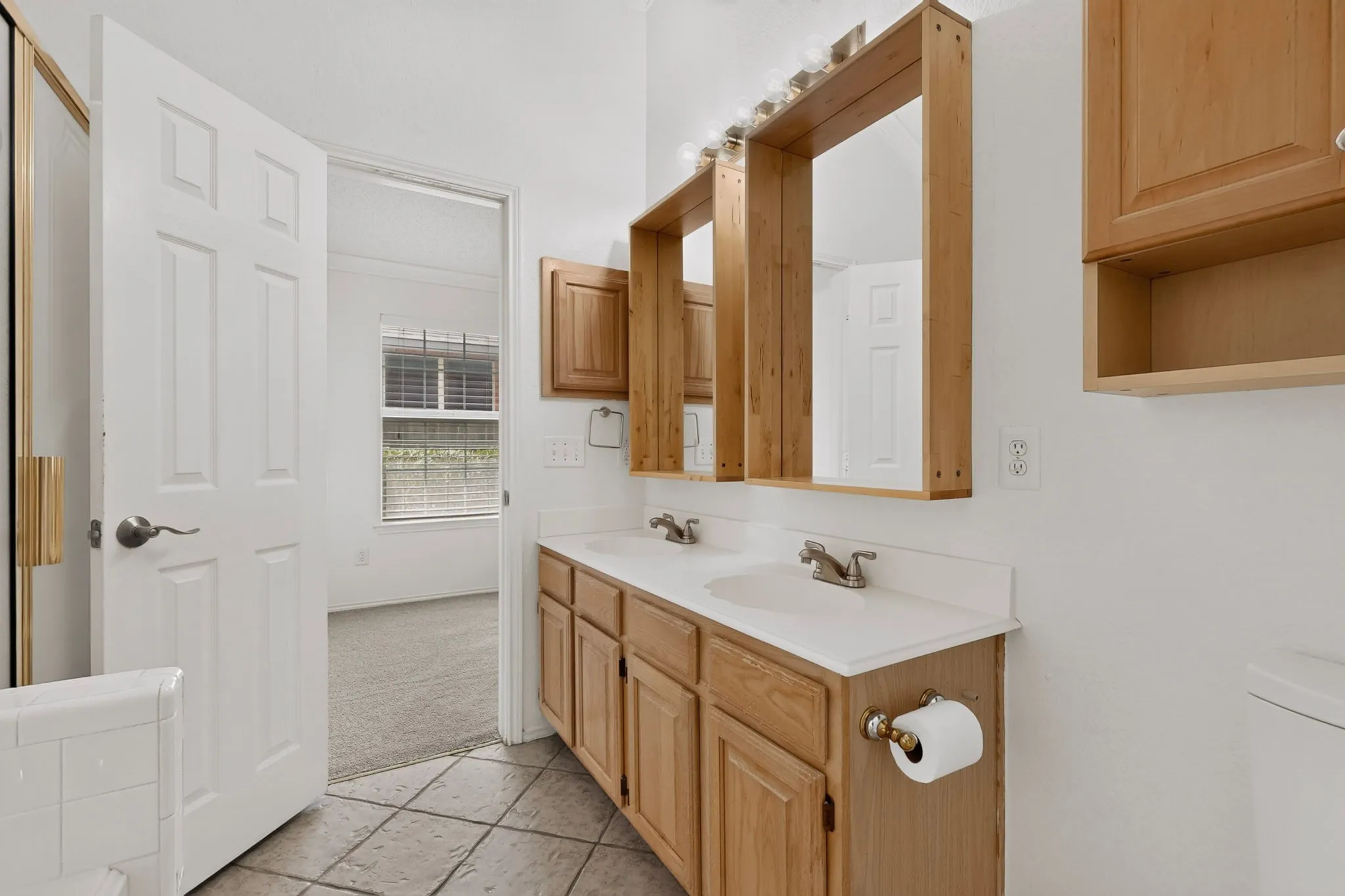 Single Family Residence For Rent in Collin County , 2312 London Drive, Plano, Texas 75025, 3 Bedroom, 2 Bathroom, 2 Garage spaces, 1,514 Sqft, built in 1994, mls#21352077, Real Estate Agent in Plano, Homes For Rent in Collin county, Homes For Rent in Plano, Realtor in Plano Texas, Real Estate Brokerage Independent Realty Texas, Luminita Cordes Realtor