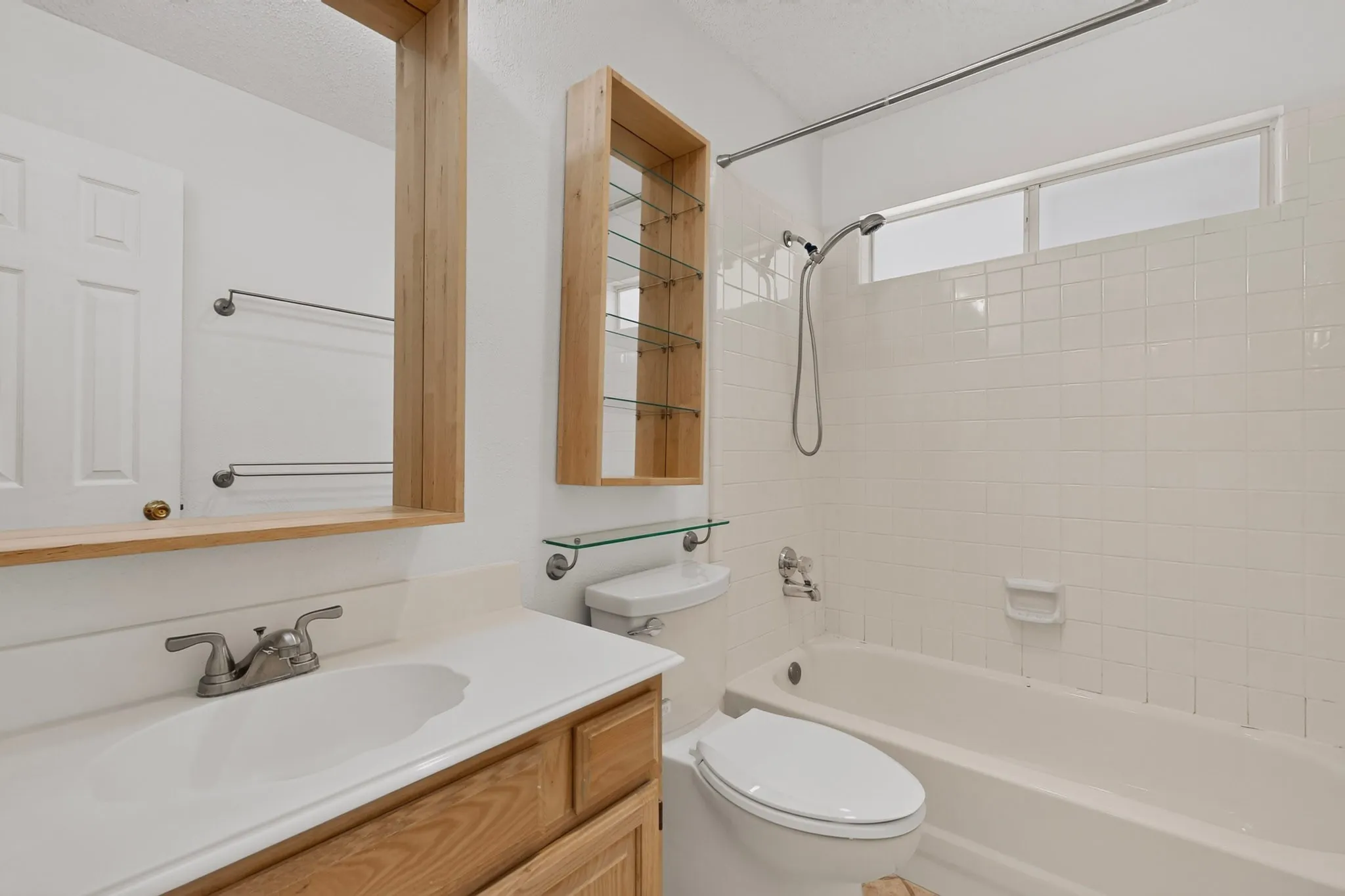 Single Family Residence For Rent in Collin County , 2312 London Drive, Plano, Texas 75025, 3 Bedroom, 2 Bathroom, 2 Garage spaces, 1,514 Sqft, built in 1994, mls#21352077, Real Estate Agent in Plano, Homes For Rent in Collin county, Homes For Rent in Plano, Realtor in Plano Texas, Real Estate Brokerage Independent Realty Texas, Luminita Cordes Realtor