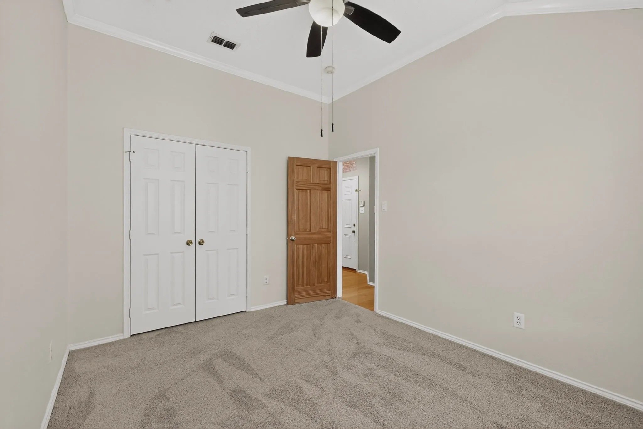 Single Family Residence For Rent in Collin County , 2312 London Drive, Plano, Texas 75025, 3 Bedroom, 2 Bathroom, 2 Garage spaces, 1,514 Sqft, built in 1994, mls#21352077, Real Estate Agent in Plano, Homes For Rent in Collin county, Homes For Rent in Plano, Realtor in Plano Texas, Real Estate Brokerage Independent Realty Texas, Luminita Cordes Realtor