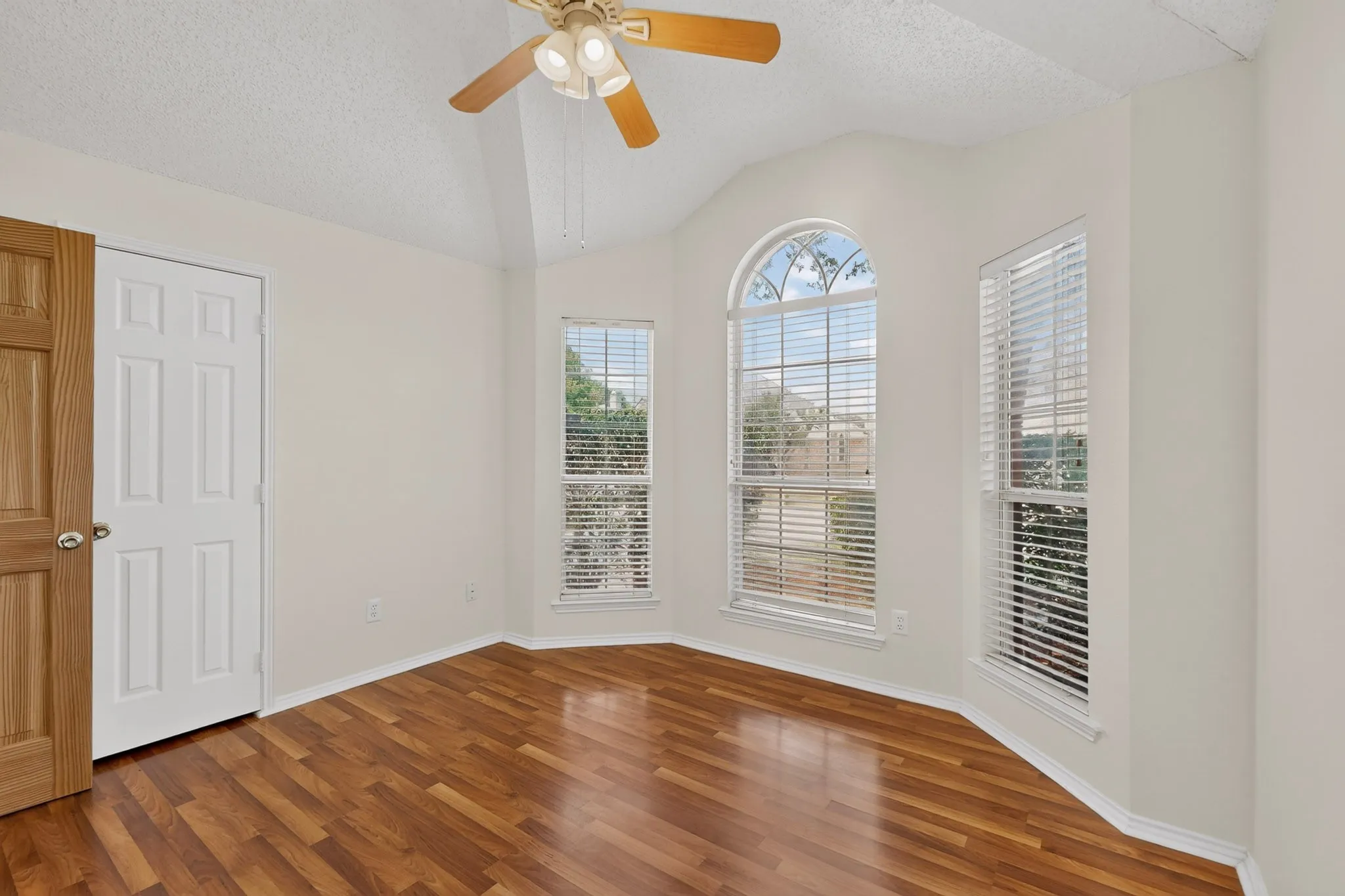 Single Family Residence For Rent in Collin County , 2312 London Drive, Plano, Texas 75025, 3 Bedroom, 2 Bathroom, 2 Garage spaces, 1,514 Sqft, built in 1994, mls#21352077, Real Estate Agent in Plano, Homes For Rent in Collin county, Homes For Rent in Plano, Realtor in Plano Texas, Real Estate Brokerage Independent Realty Texas, Luminita Cordes Realtor