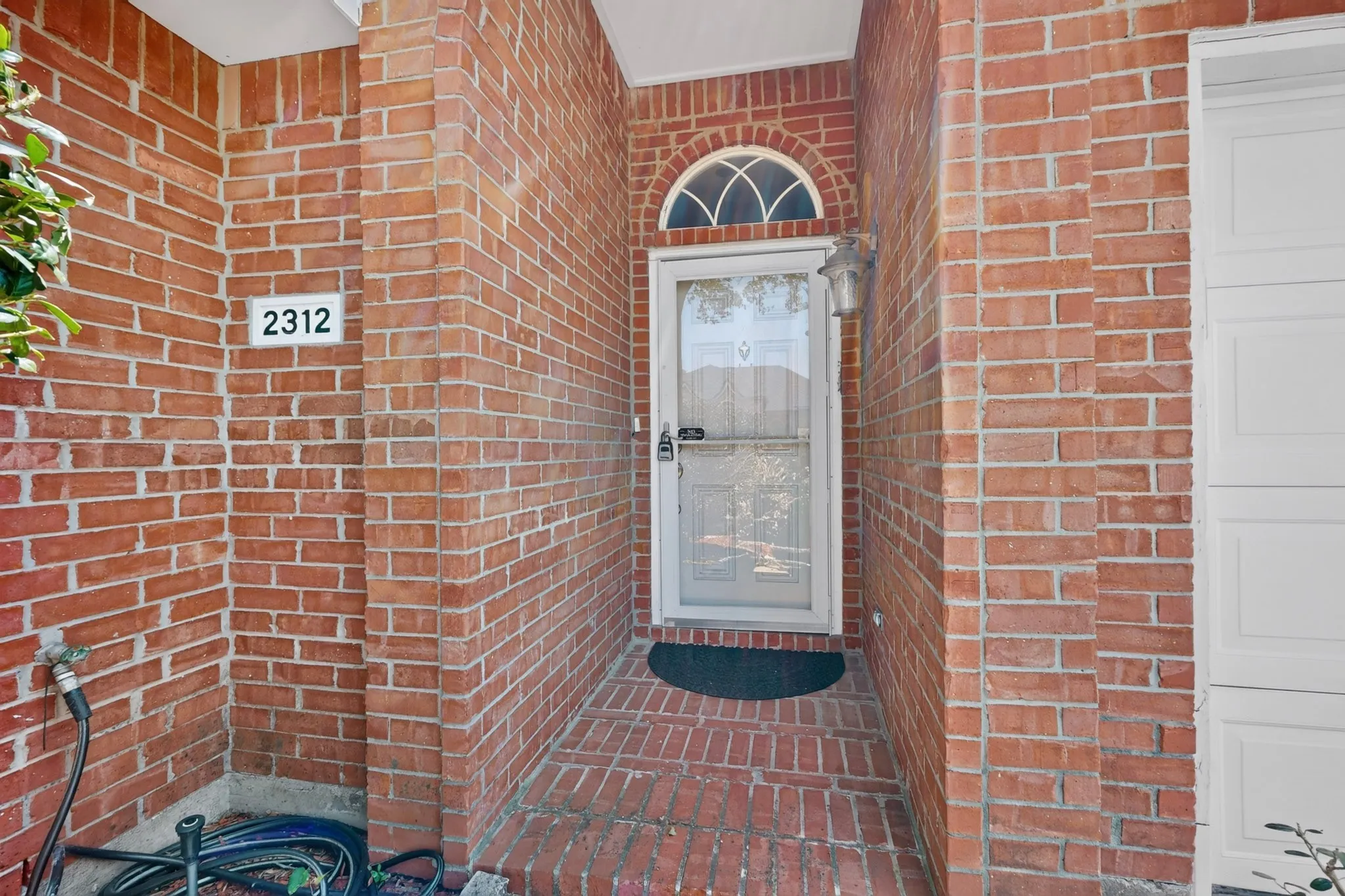 Single Family Residence For Rent in Collin County , 2312 London Drive, Plano, Texas 75025, 3 Bedroom, 2 Bathroom, 2 Garage spaces, 1,514 Sqft, built in 1994, mls#21352077, Real Estate Agent in Plano, Homes For Rent in Collin county, Homes For Rent in Plano, Realtor in Plano Texas, Real Estate Brokerage Independent Realty Texas, Luminita Cordes Realtor
