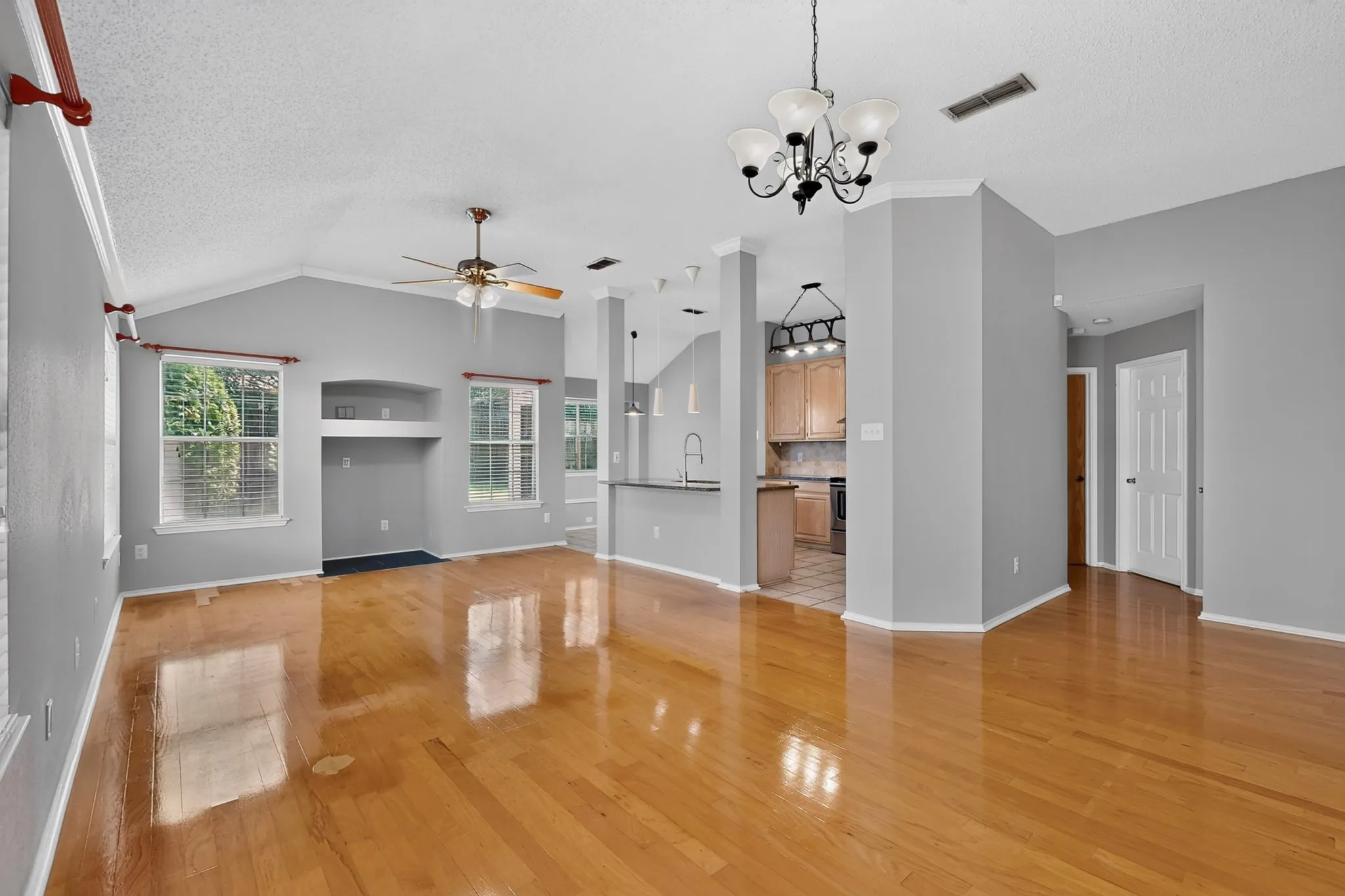 Single Family Residence For Rent in Collin County , 2312 London Drive, Plano, Texas 75025, 3 Bedroom, 2 Bathroom, 2 Garage spaces, 1,514 Sqft, built in 1994, mls#21352077, Real Estate Agent in Plano, Homes For Rent in Collin county, Homes For Rent in Plano, Realtor in Plano Texas, Real Estate Brokerage Independent Realty Texas, Luminita Cordes Realtor