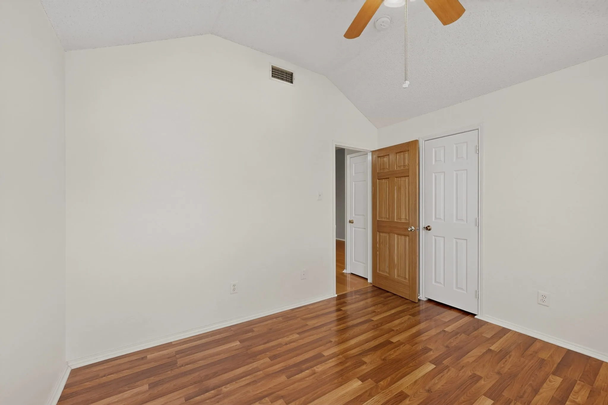 Single Family Residence For Rent in Collin County , 2312 London Drive, Plano, Texas 75025, 3 Bedroom, 2 Bathroom, 2 Garage spaces, 1,514 Sqft, built in 1994, mls#21352077, Real Estate Agent in Plano, Homes For Rent in Collin county, Homes For Rent in Plano, Realtor in Plano Texas, Real Estate Brokerage Independent Realty Texas, Luminita Cordes Realtor