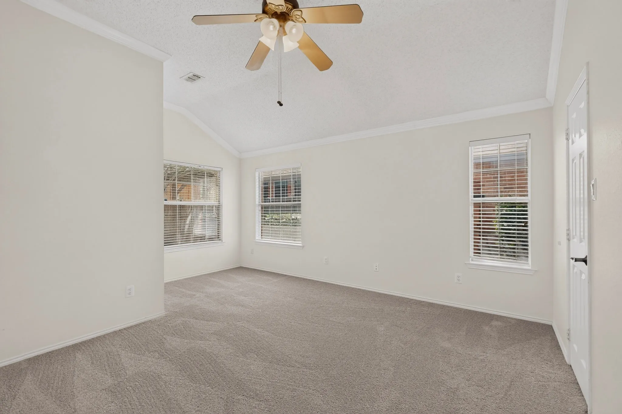 Single Family Residence For Rent in Collin County , 2312 London Drive, Plano, Texas 75025, 3 Bedroom, 2 Bathroom, 2 Garage spaces, 1,514 Sqft, built in 1994, mls#21352077, Real Estate Agent in Plano, Homes For Rent in Collin county, Homes For Rent in Plano, Realtor in Plano Texas, Real Estate Brokerage Independent Realty Texas, Luminita Cordes Realtor