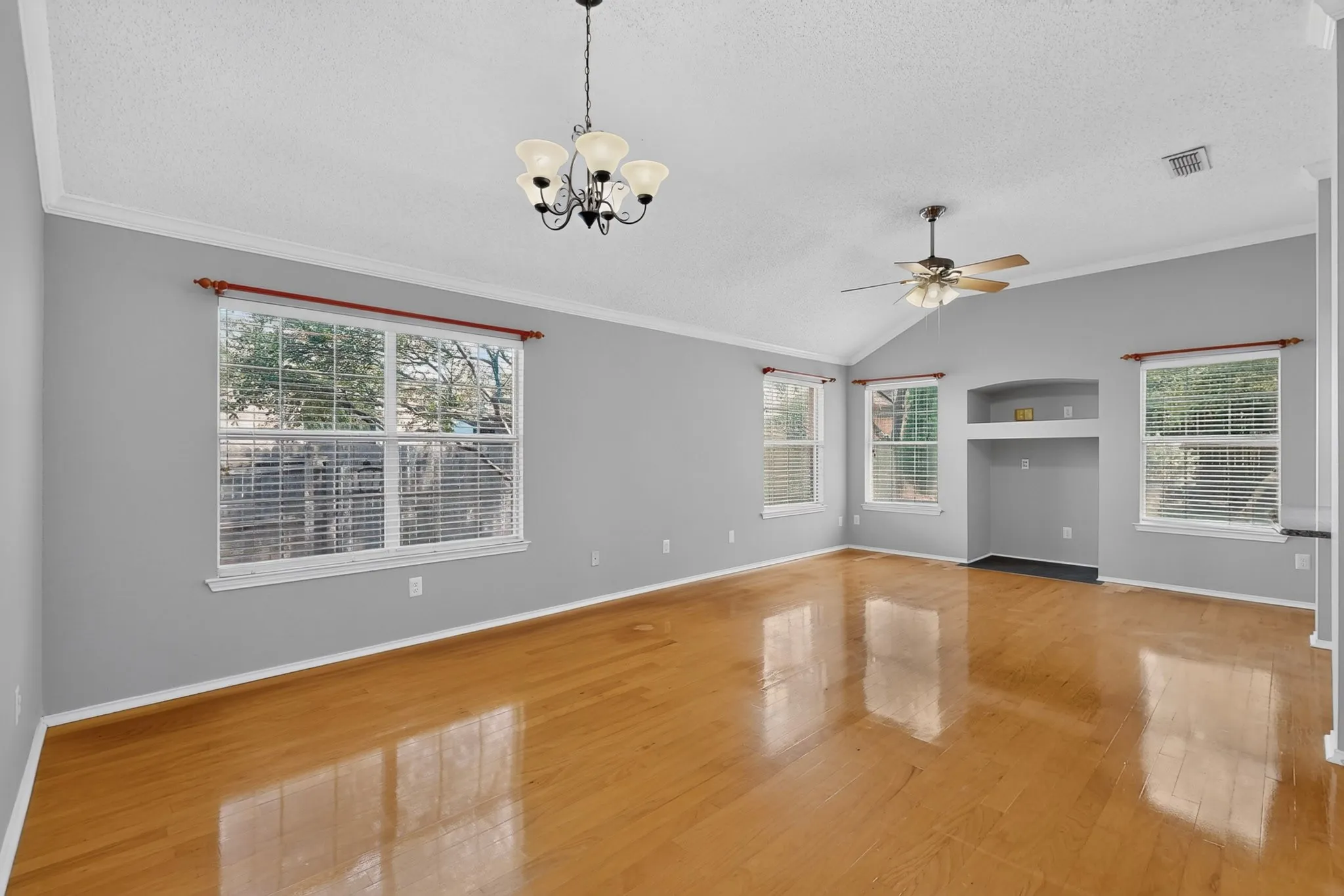 Single Family Residence For Rent in Collin County , 2312 London Drive, Plano, Texas 75025, 3 Bedroom, 2 Bathroom, 2 Garage spaces, 1,514 Sqft, built in 1994, mls#21352077, Real Estate Agent in Plano, Homes For Rent in Collin county, Homes For Rent in Plano, Realtor in Plano Texas, Real Estate Brokerage Independent Realty Texas, Luminita Cordes Realtor
