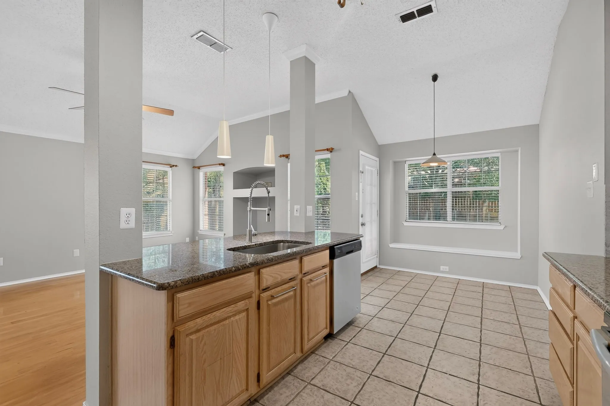 Single Family Residence For Rent in Collin County , 2312 London Drive, Plano, Texas 75025, 3 Bedroom, 2 Bathroom, 2 Garage spaces, 1,514 Sqft, built in 1994, mls#21352077, Real Estate Agent in Plano, Homes For Rent in Collin county, Homes For Rent in Plano, Realtor in Plano Texas, Real Estate Brokerage Independent Realty Texas, Luminita Cordes Realtor