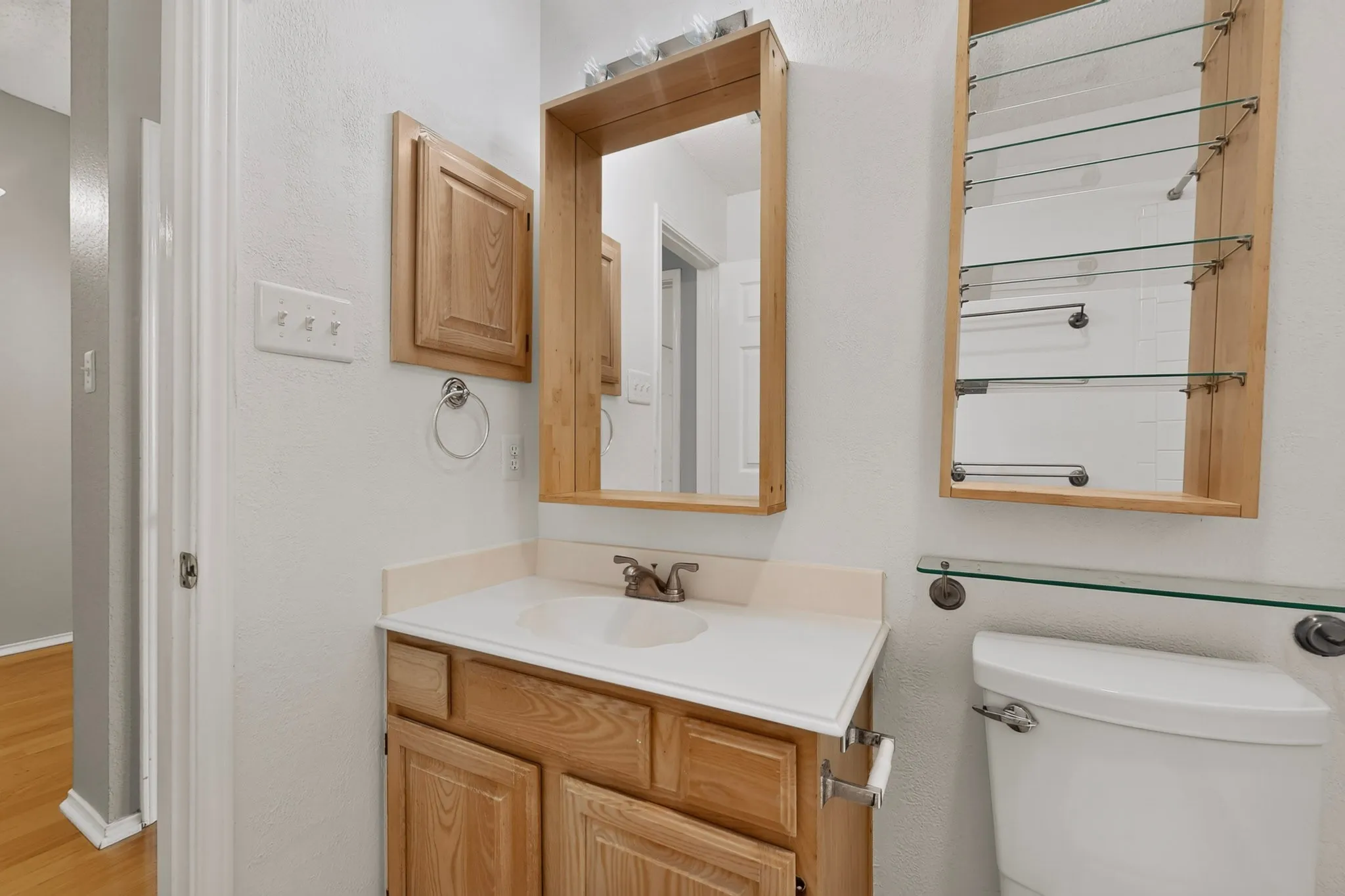 Single Family Residence For Rent in Collin County , 2312 London Drive, Plano, Texas 75025, 3 Bedroom, 2 Bathroom, 2 Garage spaces, 1,514 Sqft, built in 1994, mls#21352077, Real Estate Agent in Plano, Homes For Rent in Collin county, Homes For Rent in Plano, Realtor in Plano Texas, Real Estate Brokerage Independent Realty Texas, Luminita Cordes Realtor