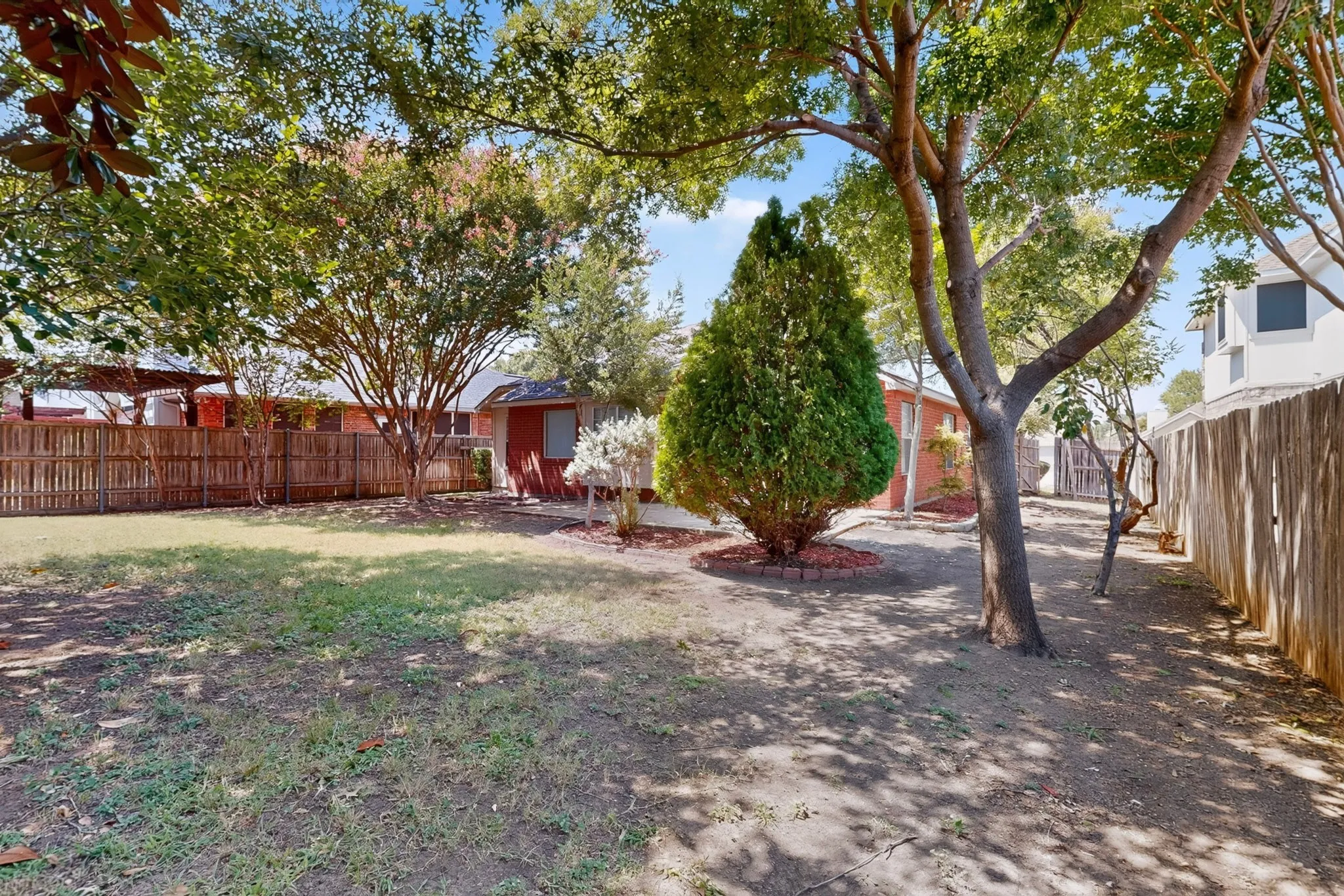 Single Family Residence For Rent in Collin County , 2312 London Drive, Plano, Texas 75025, 3 Bedroom, 2 Bathroom, 2 Garage spaces, 1,514 Sqft, built in 1994, mls#21352077, Real Estate Agent in Plano, Homes For Rent in Collin county, Homes For Rent in Plano, Realtor in Plano Texas, Real Estate Brokerage Independent Realty Texas, Luminita Cordes Realtor