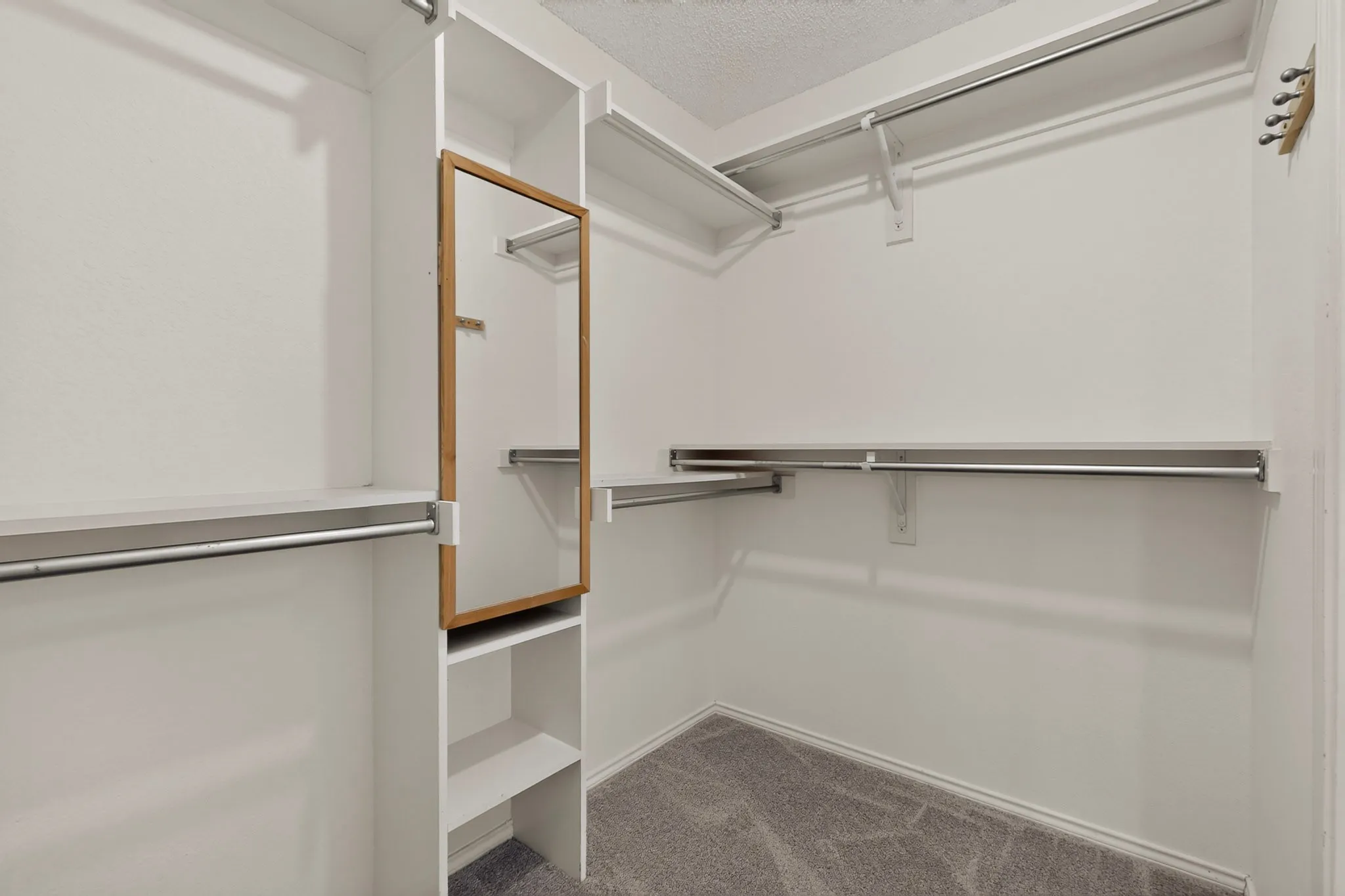 Single Family Residence For Rent in Collin County , 2312 London Drive, Plano, Texas 75025, 3 Bedroom, 2 Bathroom, 2 Garage spaces, 1,514 Sqft, built in 1994, mls#21352077, Real Estate Agent in Plano, Homes For Rent in Collin county, Homes For Rent in Plano, Realtor in Plano Texas, Real Estate Brokerage Independent Realty Texas, Luminita Cordes Realtor