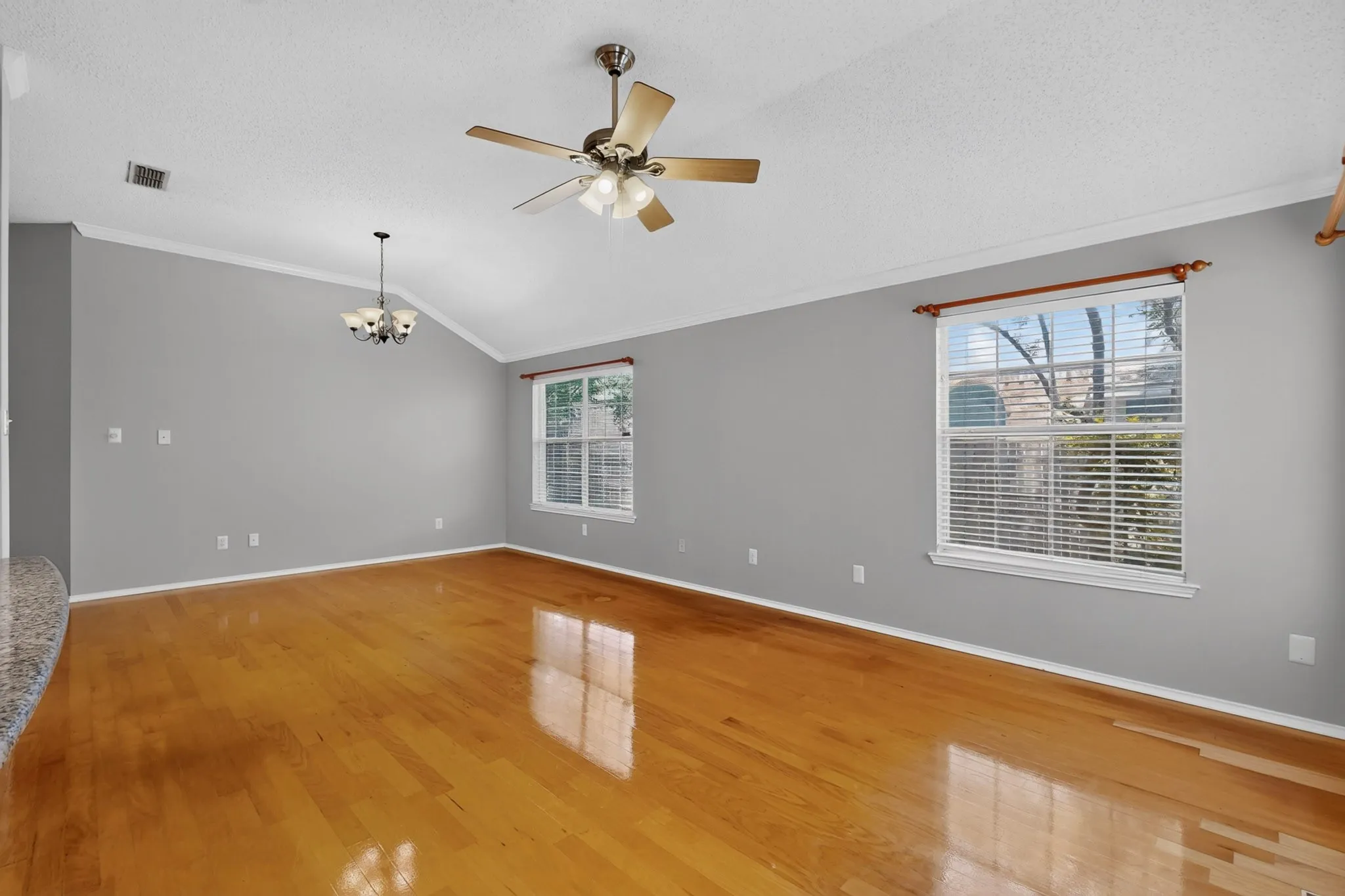 Single Family Residence For Rent in Collin County , 2312 London Drive, Plano, Texas 75025, 3 Bedroom, 2 Bathroom, 2 Garage spaces, 1,514 Sqft, built in 1994, mls#21352077, Real Estate Agent in Plano, Homes For Rent in Collin county, Homes For Rent in Plano, Realtor in Plano Texas, Real Estate Brokerage Independent Realty Texas, Luminita Cordes Realtor