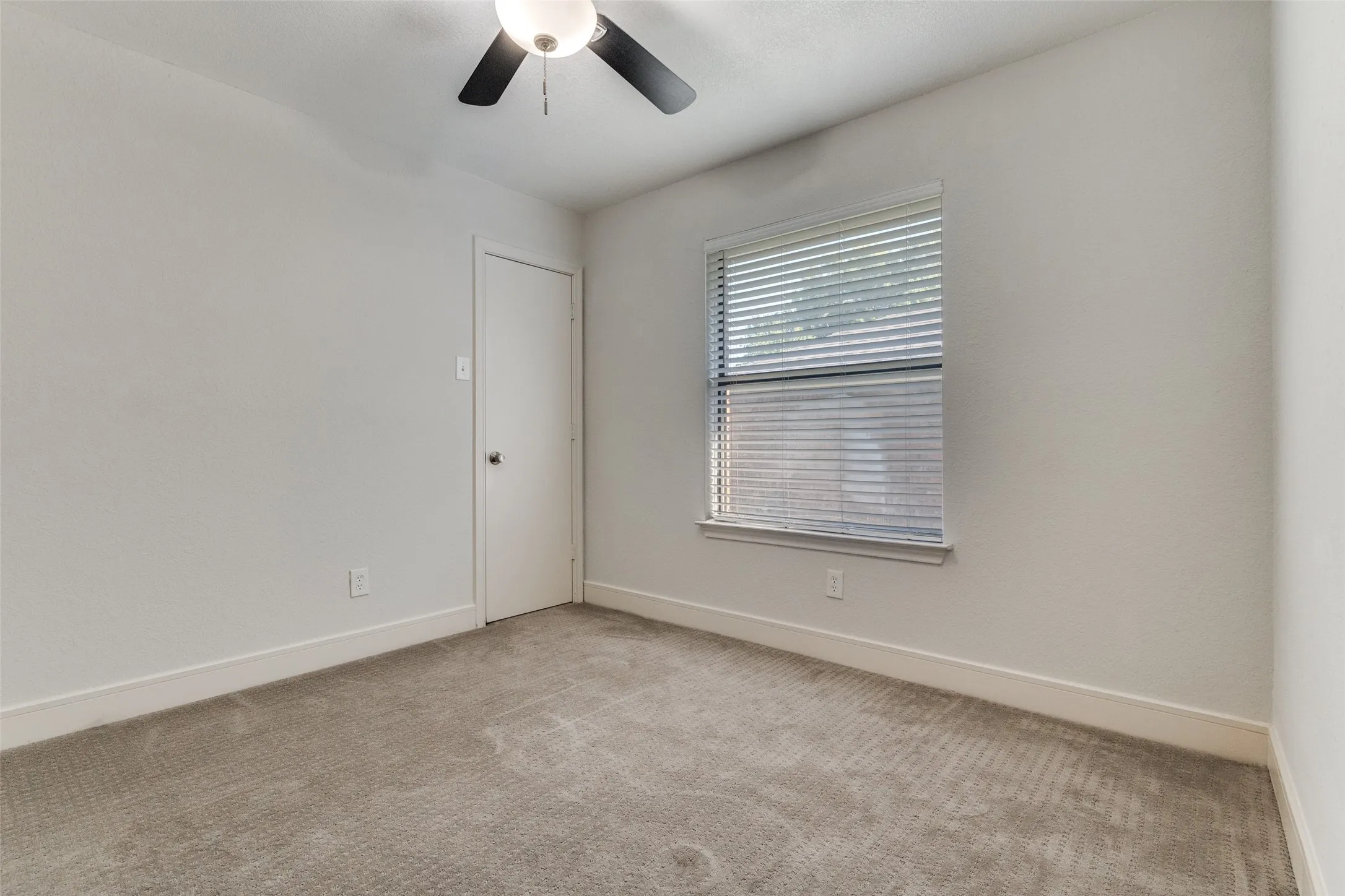 Single Family Residence For Sale in Dallas County , 2113 Mc Intosh Drive, Garland, Texas 75040, 3 Bedroom, 2 Bathroom, 2 Garage spaces, 1,477 Sqft, built in 1986, mls#21353263, Real Estate Agent in Garland, Homes For Sale in Dallas county, Homes For Sale in Garland, Realtor in Garland Texas, Real Estate Brokerage Independent Realty Texas, Luminita Cordes Realtor