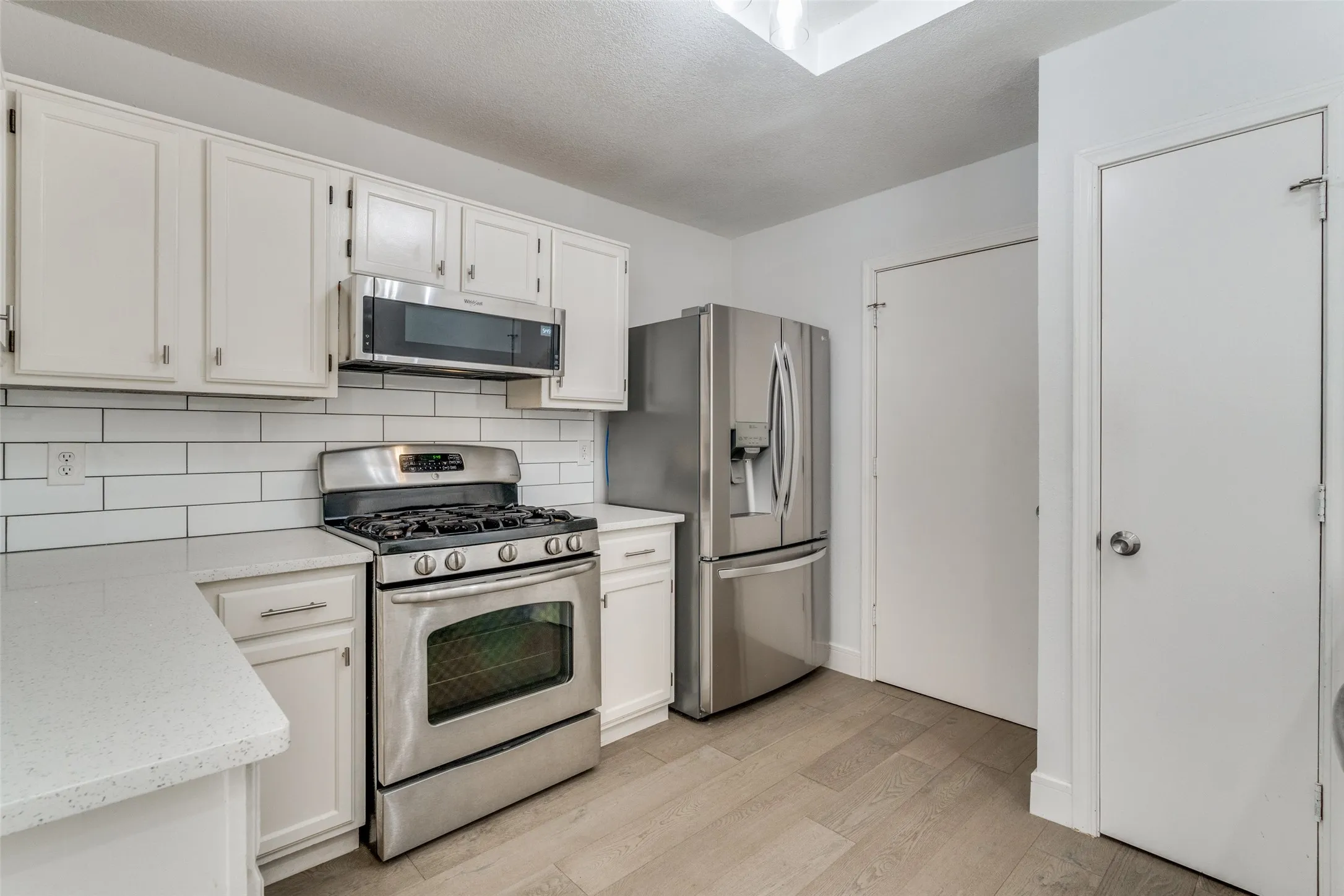 Single Family Residence For Sale in Dallas County , 2113 Mc Intosh Drive, Garland, Texas 75040, 3 Bedroom, 2 Bathroom, 2 Garage spaces, 1,477 Sqft, built in 1986, mls#21353263, Real Estate Agent in Garland, Homes For Sale in Dallas county, Homes For Sale in Garland, Realtor in Garland Texas, Real Estate Brokerage Independent Realty Texas, Luminita Cordes Realtor