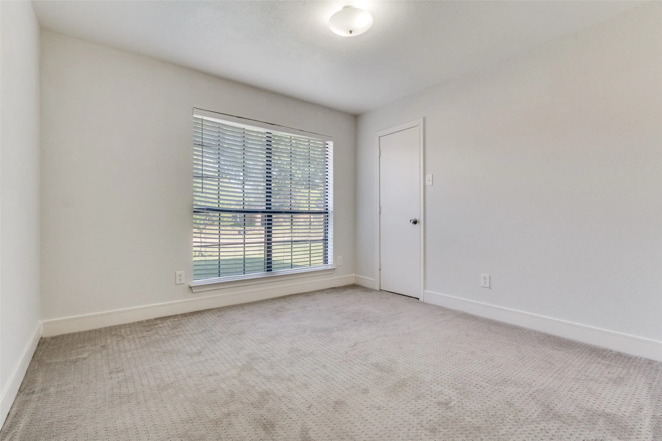 Single Family Residence For Sale in Dallas County , 2113 Mc Intosh Drive, Garland, Texas 75040, 3 Bedroom, 2 Bathroom, 2 Garage spaces, 1,477 Sqft, built in 1986, mls#21353263, Real Estate Agent in Garland, Homes For Sale in Dallas county, Homes For Sale in Garland, Realtor in Garland Texas, Real Estate Brokerage Independent Realty Texas, Luminita Cordes Realtor