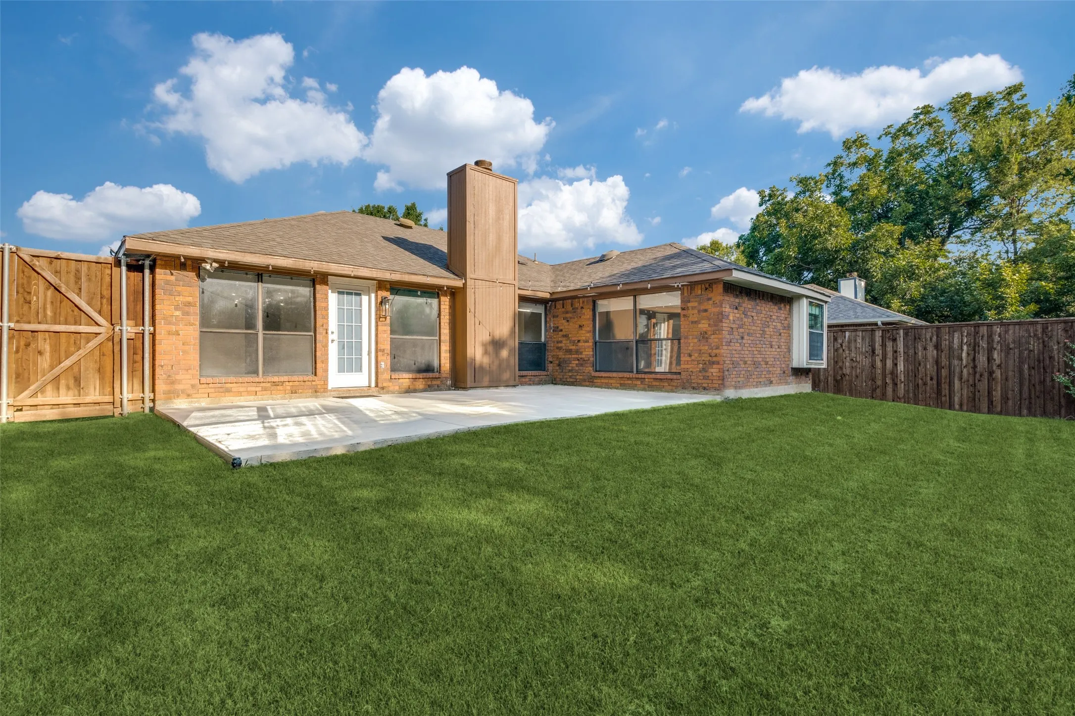 Single Family Residence For Sale in Dallas County , 2113 Mc Intosh Drive, Garland, Texas 75040, 3 Bedroom, 2 Bathroom, 2 Garage spaces, 1,477 Sqft, built in 1986, mls#21353263, Real Estate Agent in Garland, Homes For Sale in Dallas county, Homes For Sale in Garland, Realtor in Garland Texas, Real Estate Brokerage Independent Realty Texas, Luminita Cordes Realtor