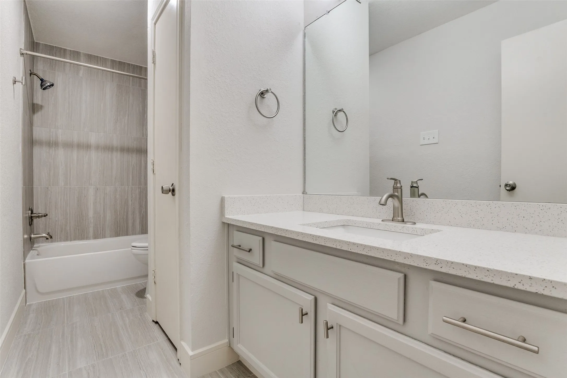 Single Family Residence For Sale in Dallas County , 2113 Mc Intosh Drive, Garland, Texas 75040, 3 Bedroom, 2 Bathroom, 2 Garage spaces, 1,477 Sqft, built in 1986, mls#21353263, Real Estate Agent in Garland, Homes For Sale in Dallas county, Homes For Sale in Garland, Realtor in Garland Texas, Real Estate Brokerage Independent Realty Texas, Luminita Cordes Realtor