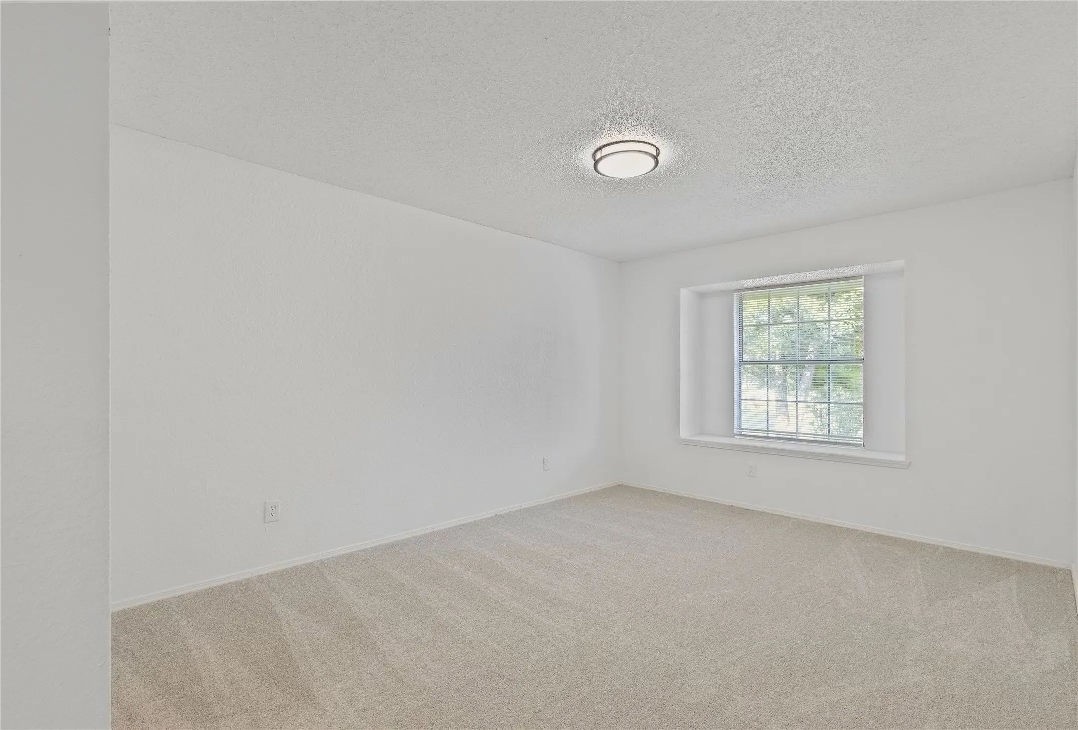 Single Family Residence For Sale in Dallas County , 2022 High Summit Drive, Garland, Texas 75041, 3 Bedroom, 2 Bathroom, 2 Garage spaces, 1,285 Sqft, built in 1984, mls#21344769, Real Estate Agent in Garland, Homes For Sale in Dallas county, Homes For Sale in Garland, Realtor in Garland Texas, Real Estate Brokerage Independent Realty Texas, Luminita Cordes Realtor