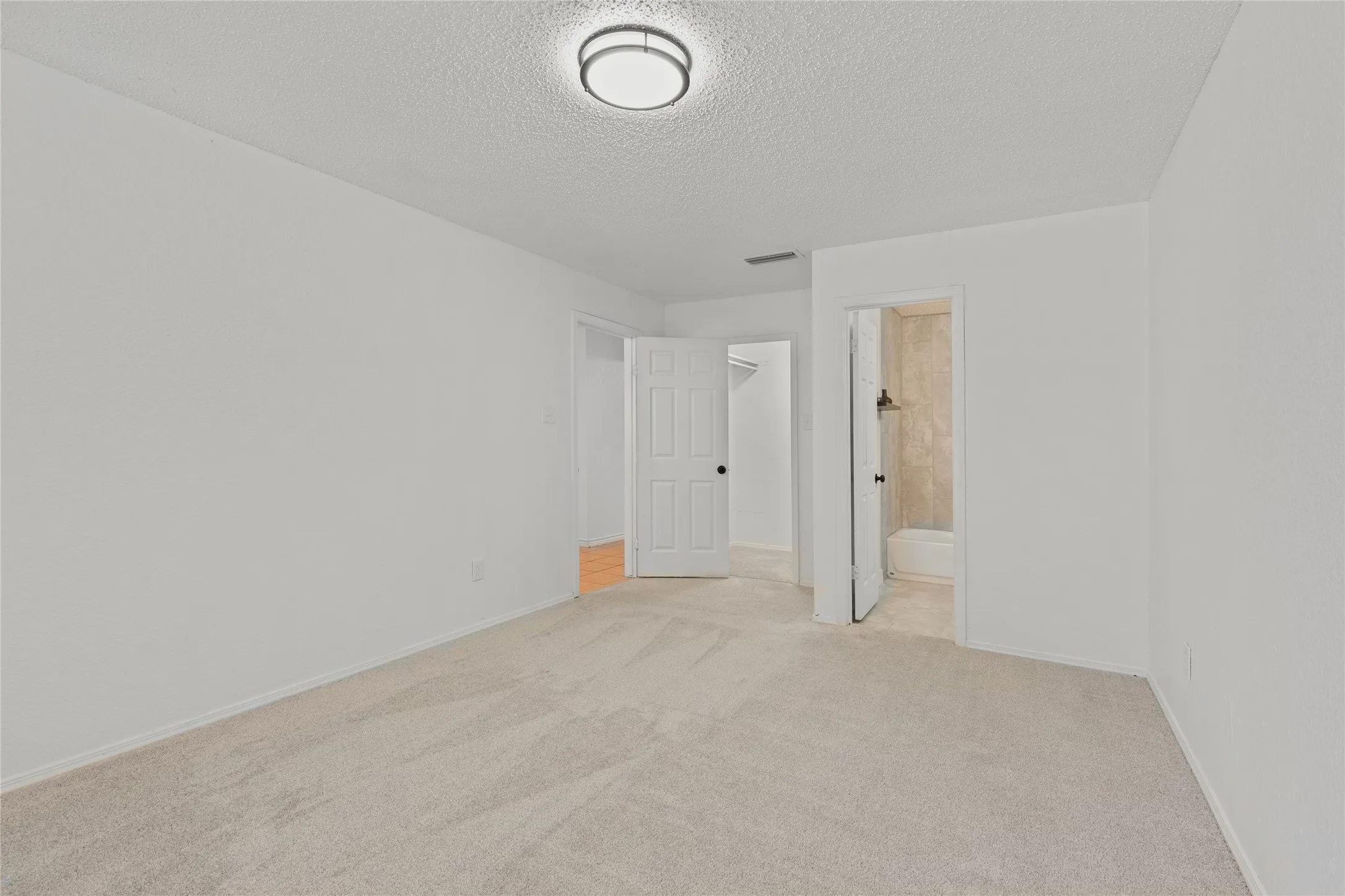 Single Family Residence For Sale in Dallas County , 2022 High Summit Drive, Garland, Texas 75041, 3 Bedroom, 2 Bathroom, 2 Garage spaces, 1,285 Sqft, built in 1984, mls#21344769, Real Estate Agent in Garland, Homes For Sale in Dallas county, Homes For Sale in Garland, Realtor in Garland Texas, Real Estate Brokerage Independent Realty Texas, Luminita Cordes Realtor