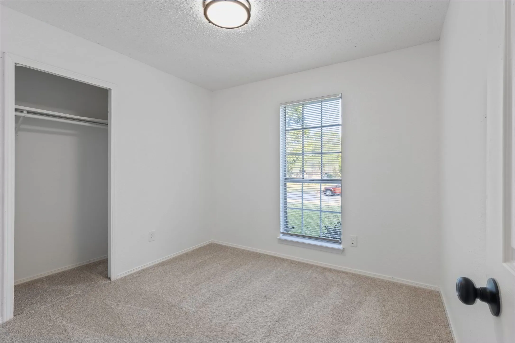 Single Family Residence For Sale in Dallas County , 2022 High Summit Drive, Garland, Texas 75041, 3 Bedroom, 2 Bathroom, 2 Garage spaces, 1,285 Sqft, built in 1984, mls#21344769, Real Estate Agent in Garland, Homes For Sale in Dallas county, Homes For Sale in Garland, Realtor in Garland Texas, Real Estate Brokerage Independent Realty Texas, Luminita Cordes Realtor