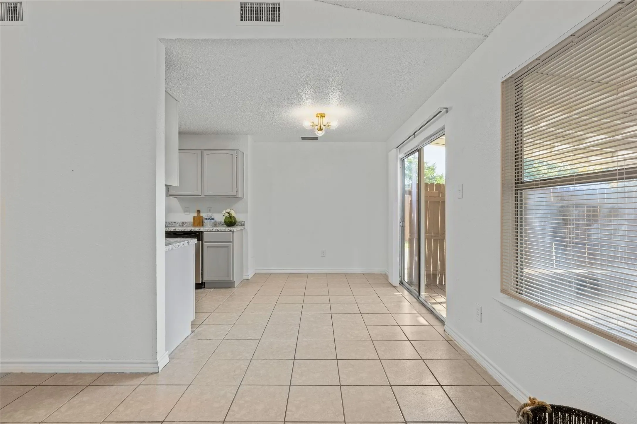 Single Family Residence For Sale in Dallas County , 2022 High Summit Drive, Garland, Texas 75041, 3 Bedroom, 2 Bathroom, 2 Garage spaces, 1,285 Sqft, built in 1984, mls#21344769, Real Estate Agent in Garland, Homes For Sale in Dallas county, Homes For Sale in Garland, Realtor in Garland Texas, Real Estate Brokerage Independent Realty Texas, Luminita Cordes Realtor