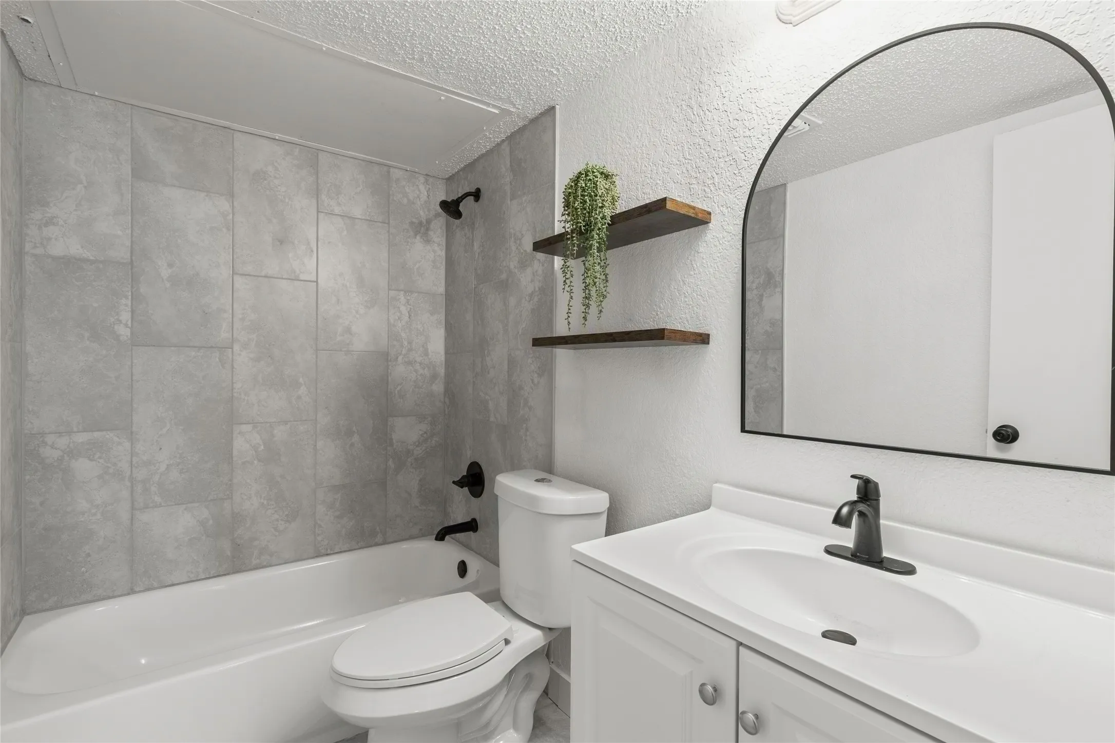 Single Family Residence For Sale in Dallas County , 2022 High Summit Drive, Garland, Texas 75041, 3 Bedroom, 2 Bathroom, 2 Garage spaces, 1,285 Sqft, built in 1984, mls#21344769, Real Estate Agent in Garland, Homes For Sale in Dallas county, Homes For Sale in Garland, Realtor in Garland Texas, Real Estate Brokerage Independent Realty Texas, Luminita Cordes Realtor