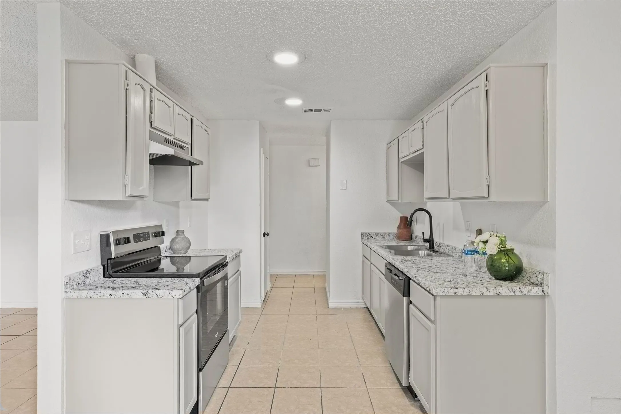 Single Family Residence For Sale in Dallas County , 2022 High Summit Drive, Garland, Texas 75041, 3 Bedroom, 2 Bathroom, 2 Garage spaces, 1,285 Sqft, built in 1984, mls#21344769, Real Estate Agent in Garland, Homes For Sale in Dallas county, Homes For Sale in Garland, Realtor in Garland Texas, Real Estate Brokerage Independent Realty Texas, Luminita Cordes Realtor