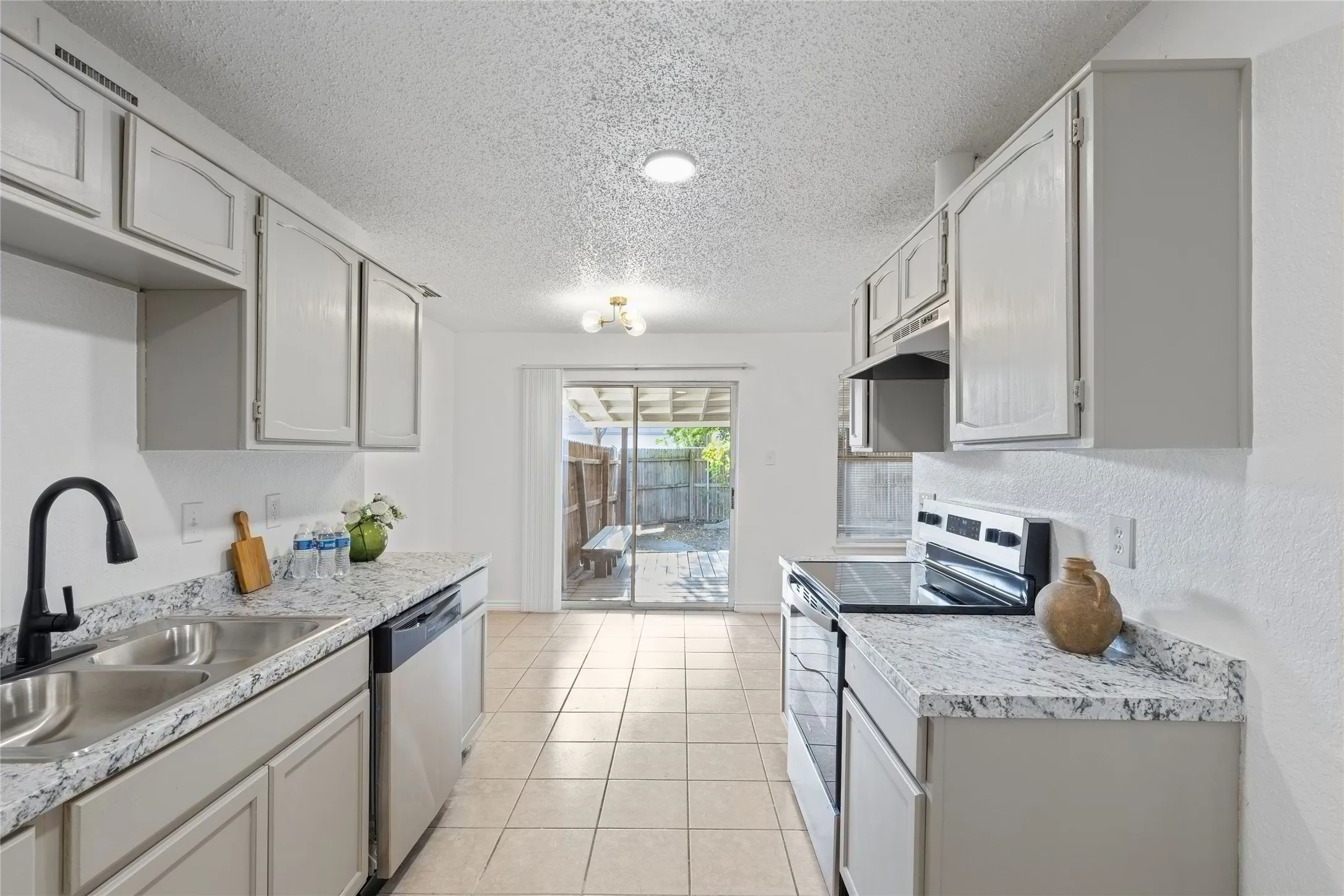 Single Family Residence For Sale in Dallas County , 2022 High Summit Drive, Garland, Texas 75041, 3 Bedroom, 2 Bathroom, 2 Garage spaces, 1,285 Sqft, built in 1984, mls#21344769, Real Estate Agent in Garland, Homes For Sale in Dallas county, Homes For Sale in Garland, Realtor in Garland Texas, Real Estate Brokerage Independent Realty Texas, Luminita Cordes Realtor