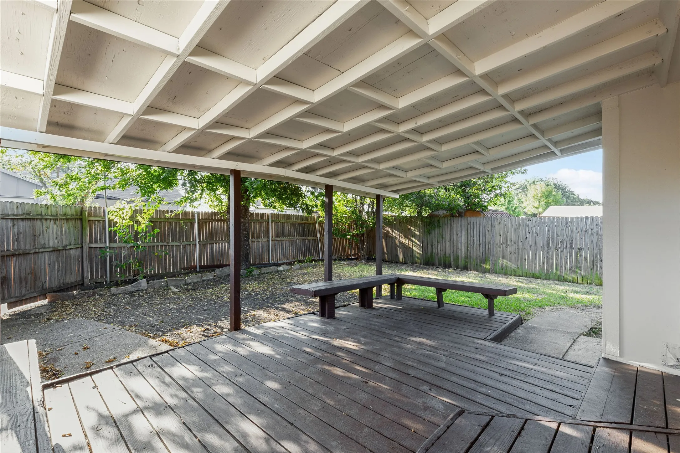 Single Family Residence For Sale in Dallas County , 2022 High Summit Drive, Garland, Texas 75041, 3 Bedroom, 2 Bathroom, 2 Garage spaces, 1,285 Sqft, built in 1984, mls#21344769, Real Estate Agent in Garland, Homes For Sale in Dallas county, Homes For Sale in Garland, Realtor in Garland Texas, Real Estate Brokerage Independent Realty Texas, Luminita Cordes Realtor