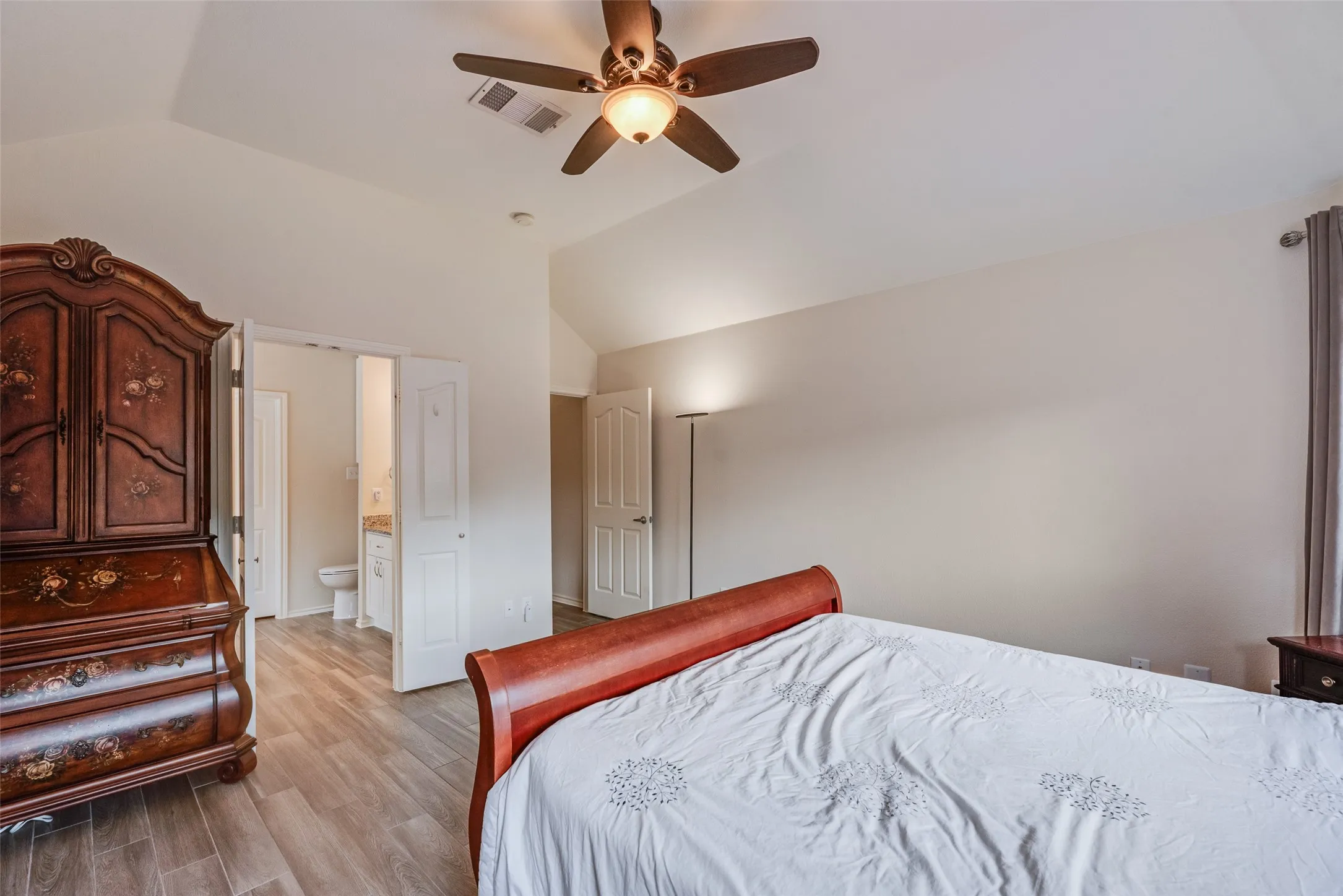 Single Family Residence For Sale in Denton County , 3610 Rodale Way, Dallas, Texas 75287, 3 Bedroom, 2 Bathroom, 2 Garage spaces, 1,553 Sqft, built in 1998, mls#21353304, Real Estate Agent in Dallas, Homes For Sale in Denton county, Homes For Sale in Dallas, Realtor in Dallas Texas, Real Estate Brokerage Independent Realty Texas, Luminita Cordes Realtor