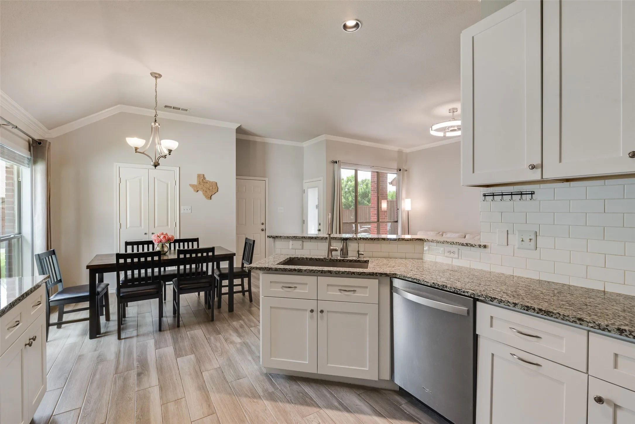 Single Family Residence For Sale in Denton County , 3610 Rodale Way, Dallas, Texas 75287, 3 Bedroom, 2 Bathroom, 2 Garage spaces, 1,553 Sqft, built in 1998, mls#21353304, Real Estate Agent in Dallas, Homes For Sale in Denton county, Homes For Sale in Dallas, Realtor in Dallas Texas, Real Estate Brokerage Independent Realty Texas, Luminita Cordes Realtor
